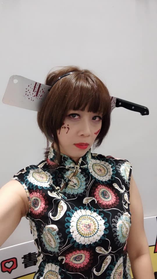 書展舉辦讀者活動時，笭菁偶爾會裝扮成女鬼。（笭菁提供）