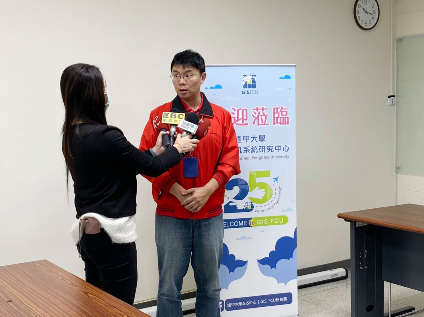 逢甲大學地資中心規劃師賴正偉花2小時研發，採用與美國相同系統，設計出台版疫情地圖。（翻攝臉書：逢甲大學GIS中心｜GIS. FCU粉絲團）