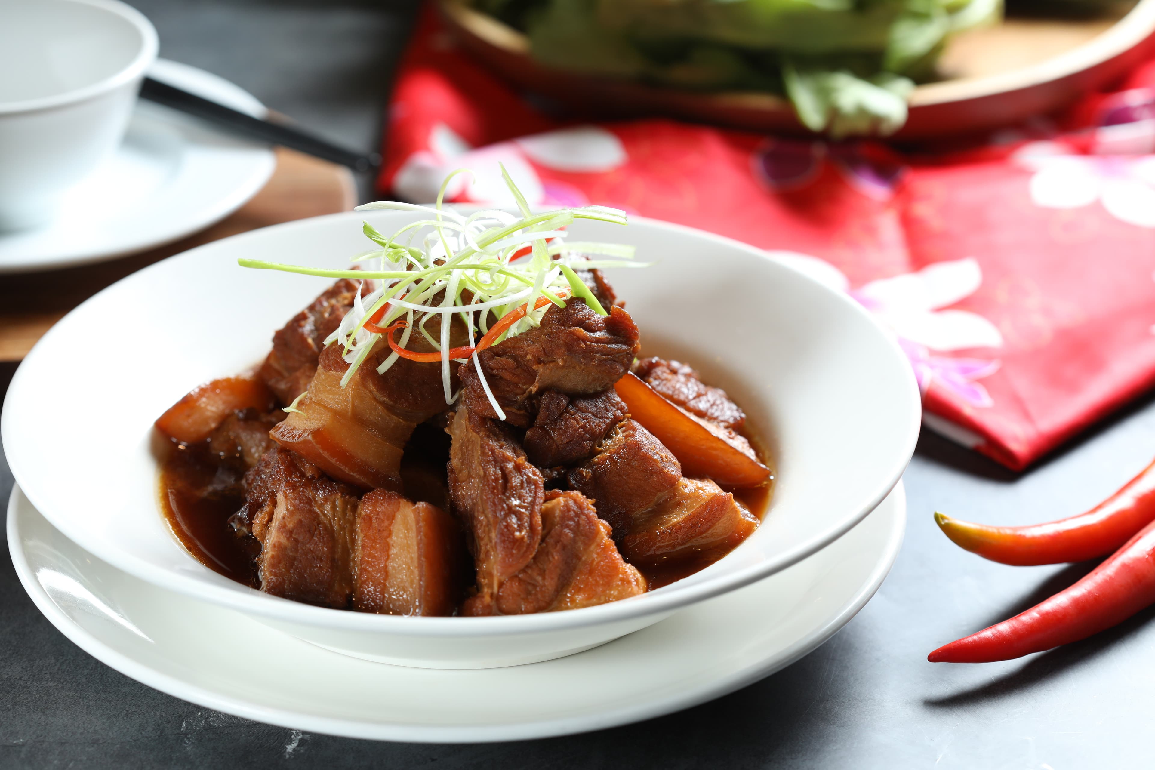 「客家封肉」肥腴不膩、鹹香入味，頗下飯。（320元／小份）