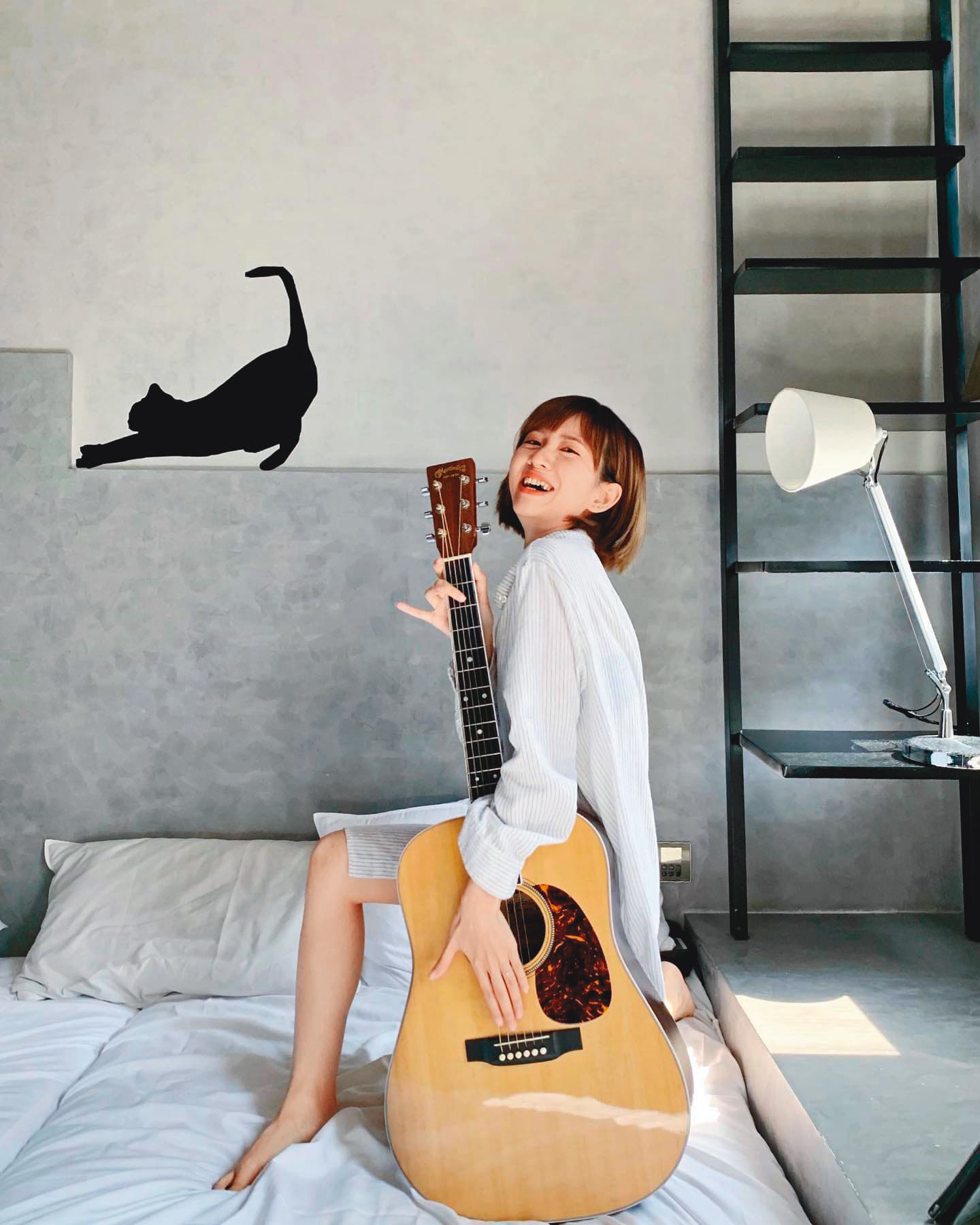 菜菜推出新單曲〈借點寂寞給我〉，該首歌就是她的心情寫照。（翻攝自臉書）