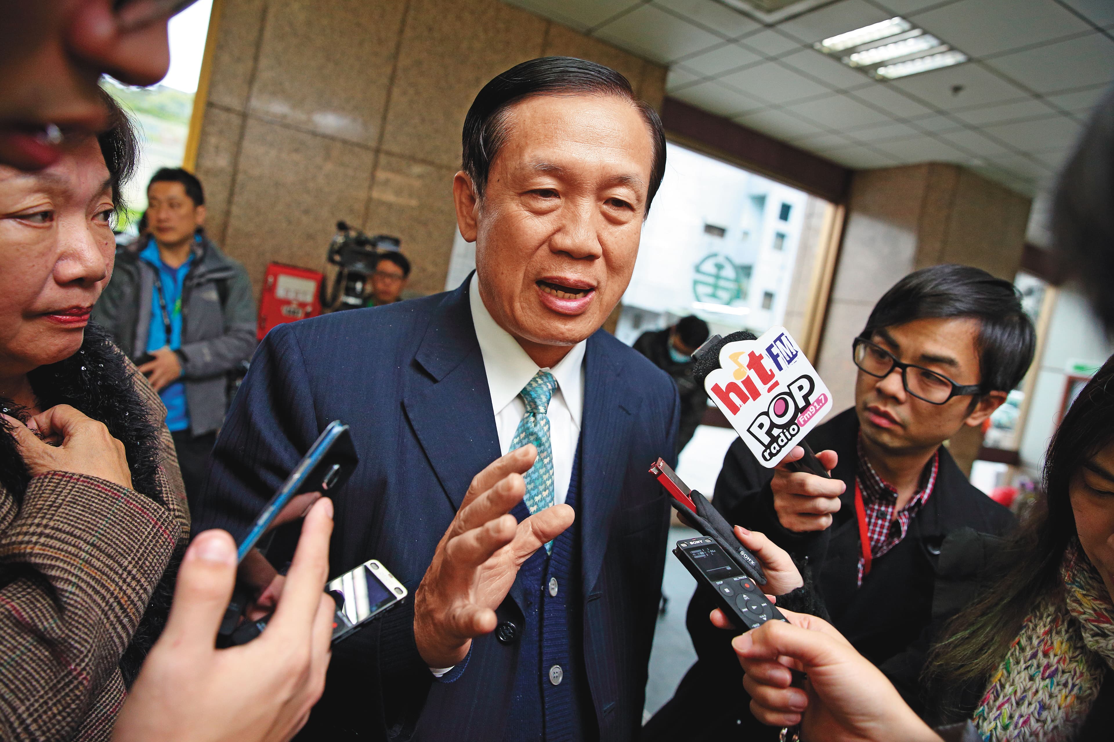 疫情衝擊台灣內需市場，全國商業總會理事長賴正鎰預估觀光旅遊業恐會損失上千億元。