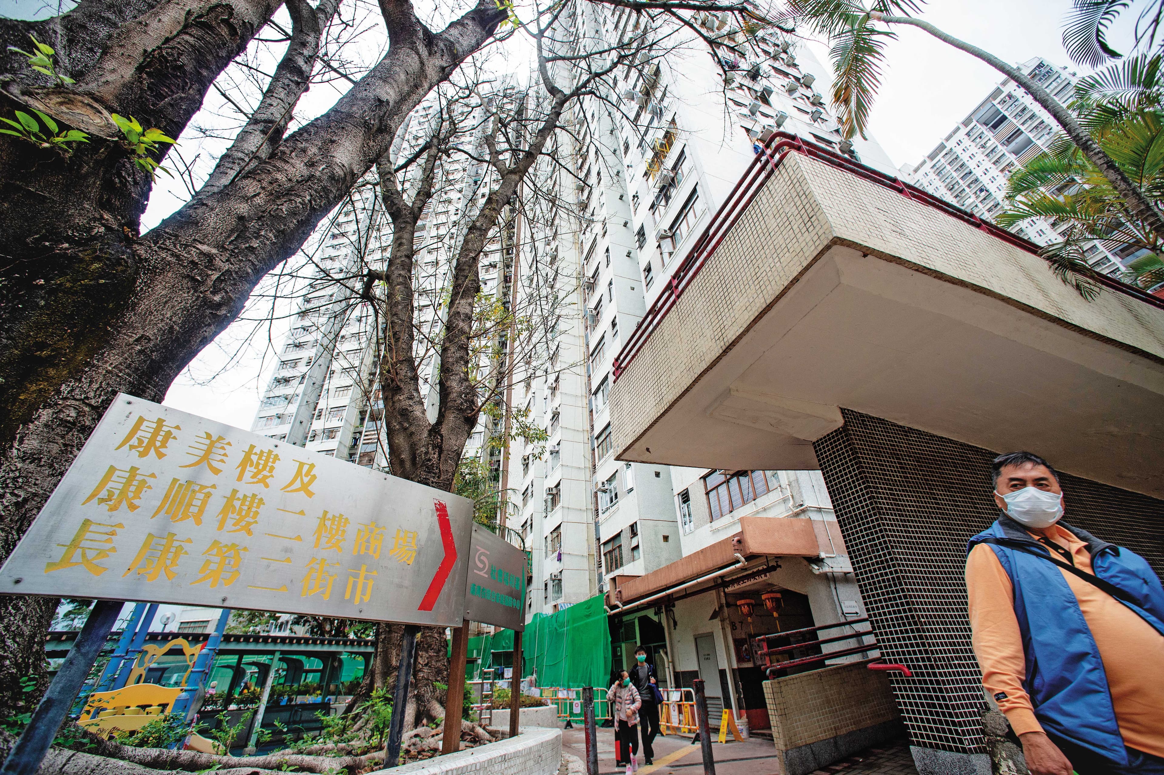 武漢肺炎爆發以來，香港感染人數不斷攀升。2月10日青衣康美樓爆發群聚感染，為香港疫情投下變數。