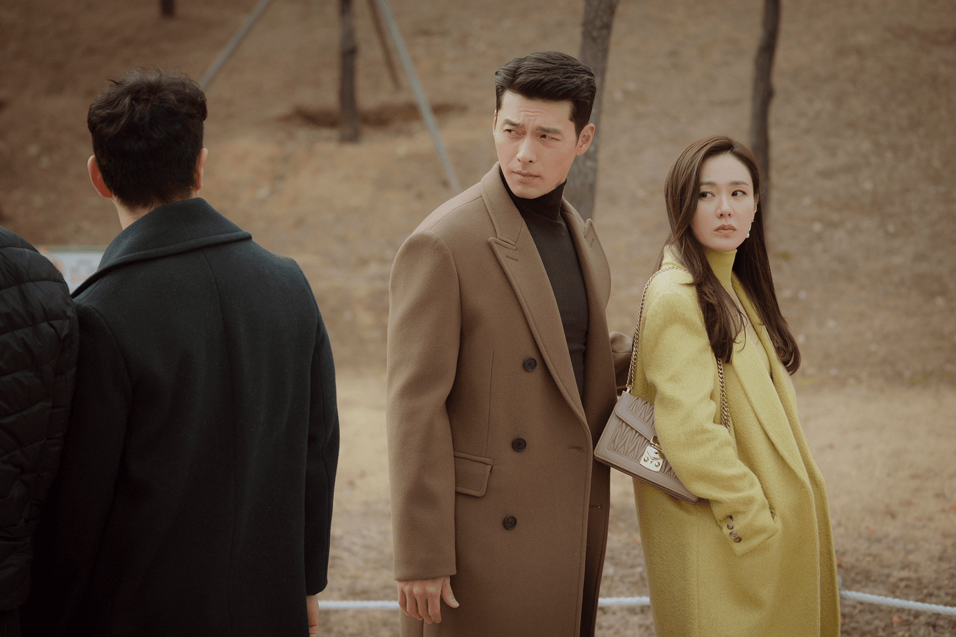 孫藝真身上的Miu Confidential包款是今年春夏最新顏色。（NETFLIX提供）