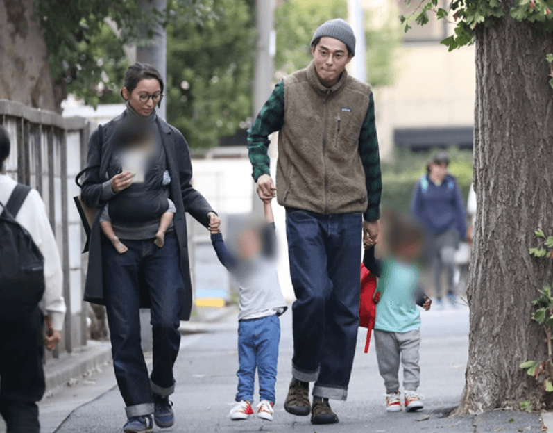 東出昌大與渡邊杏婚後育有3個小孩。（翻攝自網路）