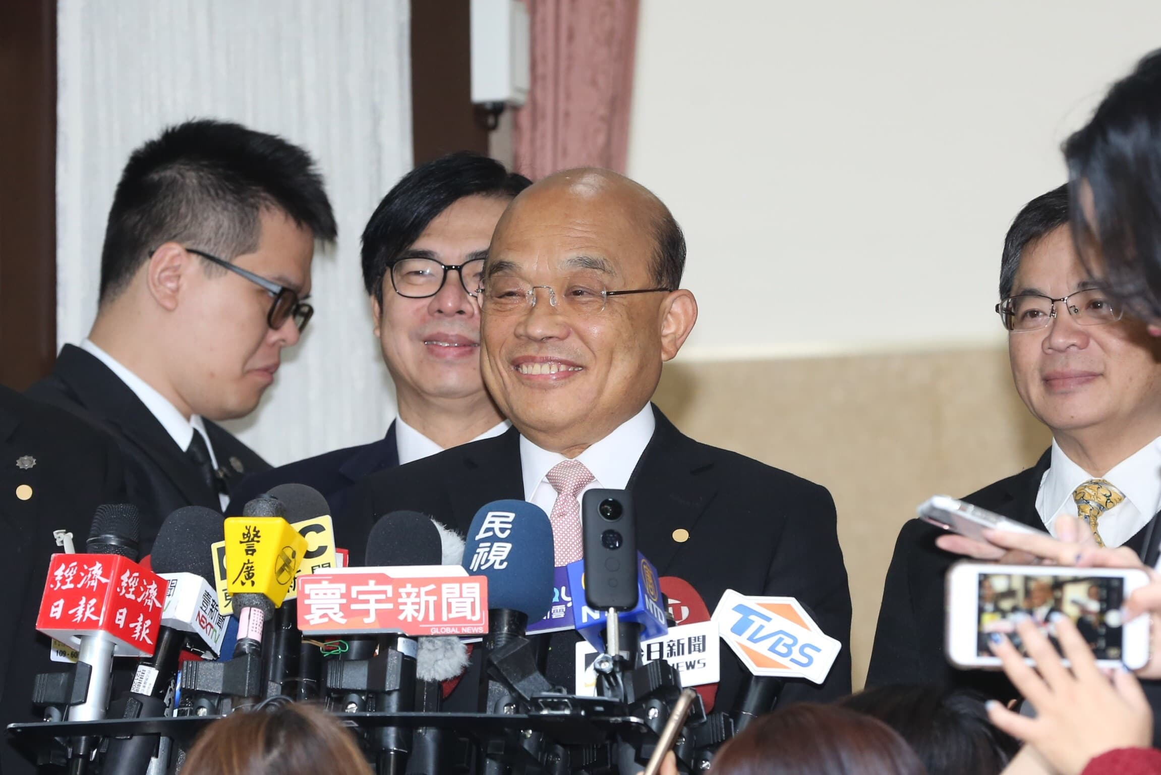 行政院長蘇貞昌希望立法院儘速通過防疫特別條例。