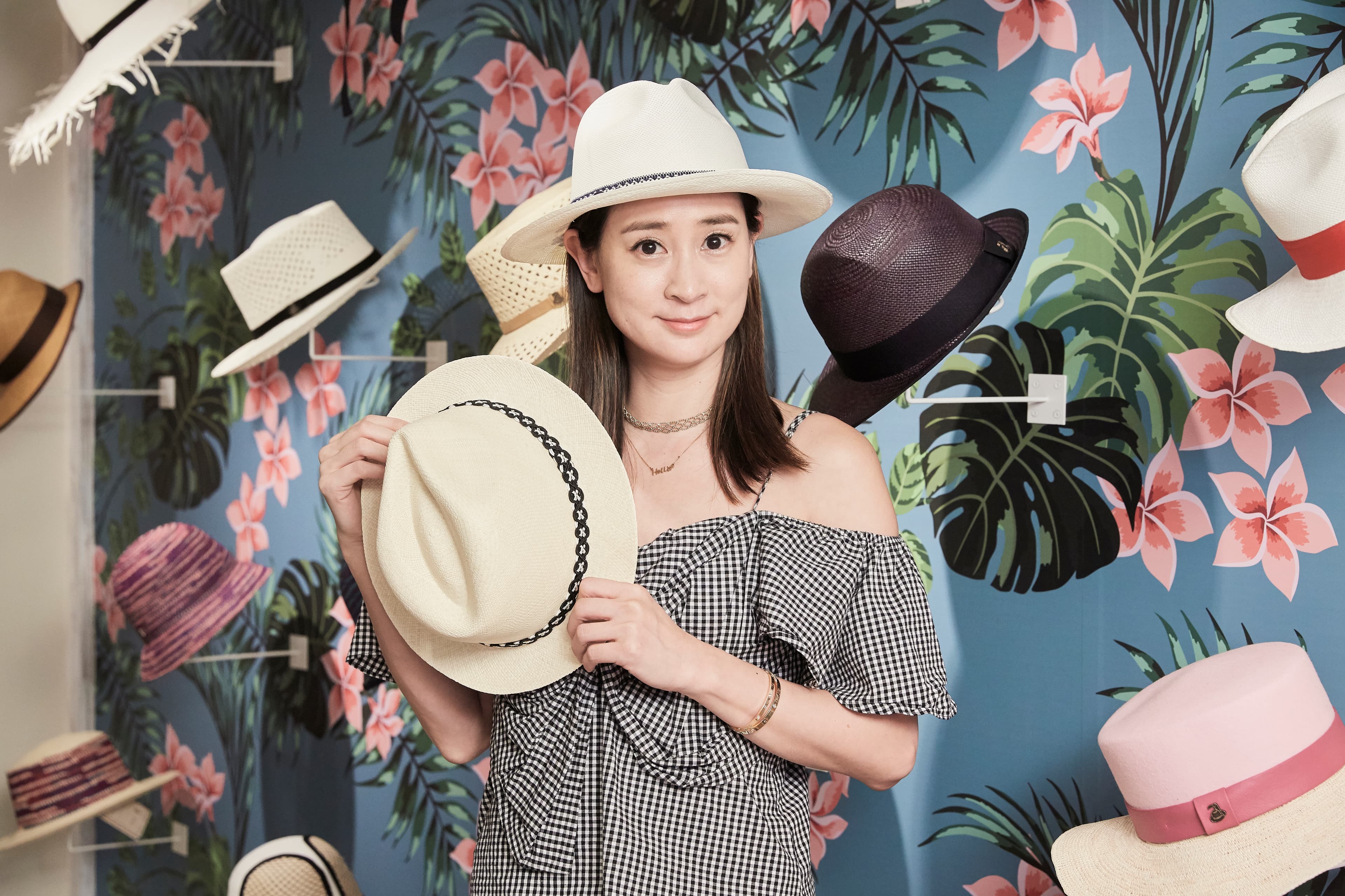 李晶晶目前自己扶養女兒，熱愛工作的她也是事業女強人。