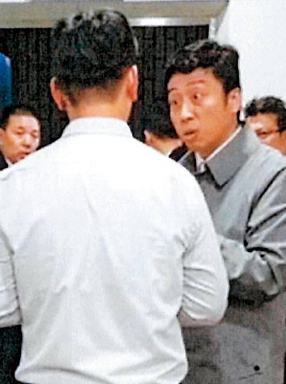 張榮發三子張國政的連襟謝國獻，前年12月帶人至張榮發基金會董事會衝場。（讀者提供）