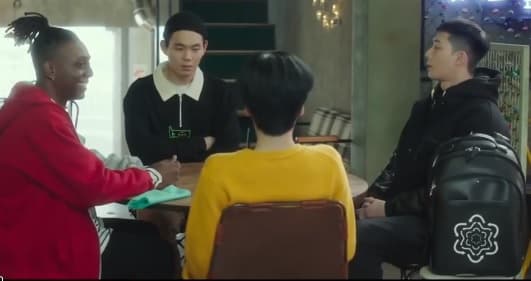 《梨泰院Class》中對匠心系列包款有明顯鏡頭。（翻攝自網路）
