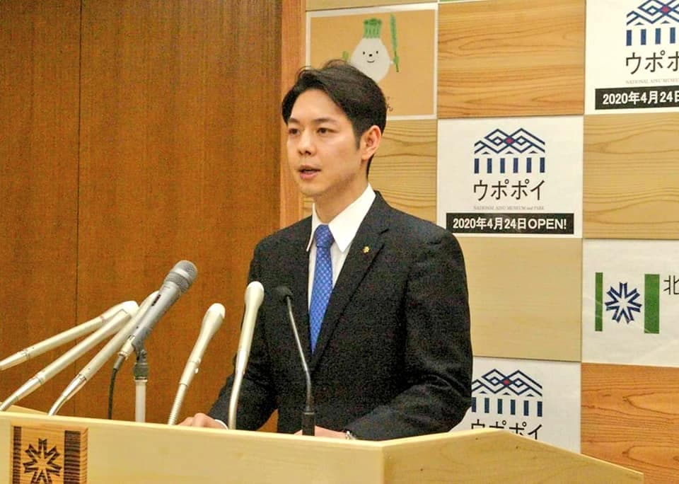 北海道知事鈴木直道不只顏值高，霸氣的防疫決定也獲得讚賞。（翻攝鈴木直道臉書）