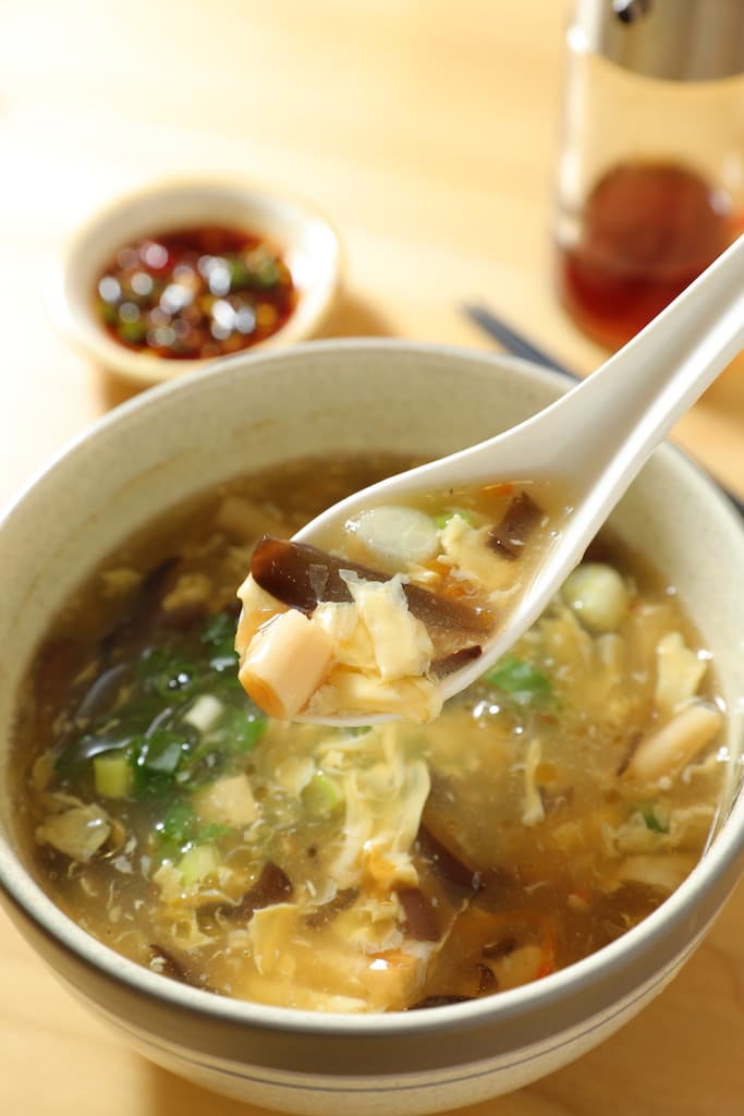 「酸辣湯」胡椒味鮮明，調味很有個性。（40元／碗）