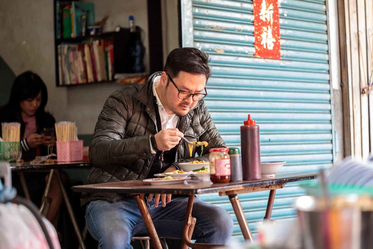侍酒師陶緒康（Morris）。我經常在各式餐會上驚喜地喝到侍酒師Morris選搭的葡萄酒，也嘗過他出手調配的無酒精飲品，驚艷他對味道及食材組合的天份。