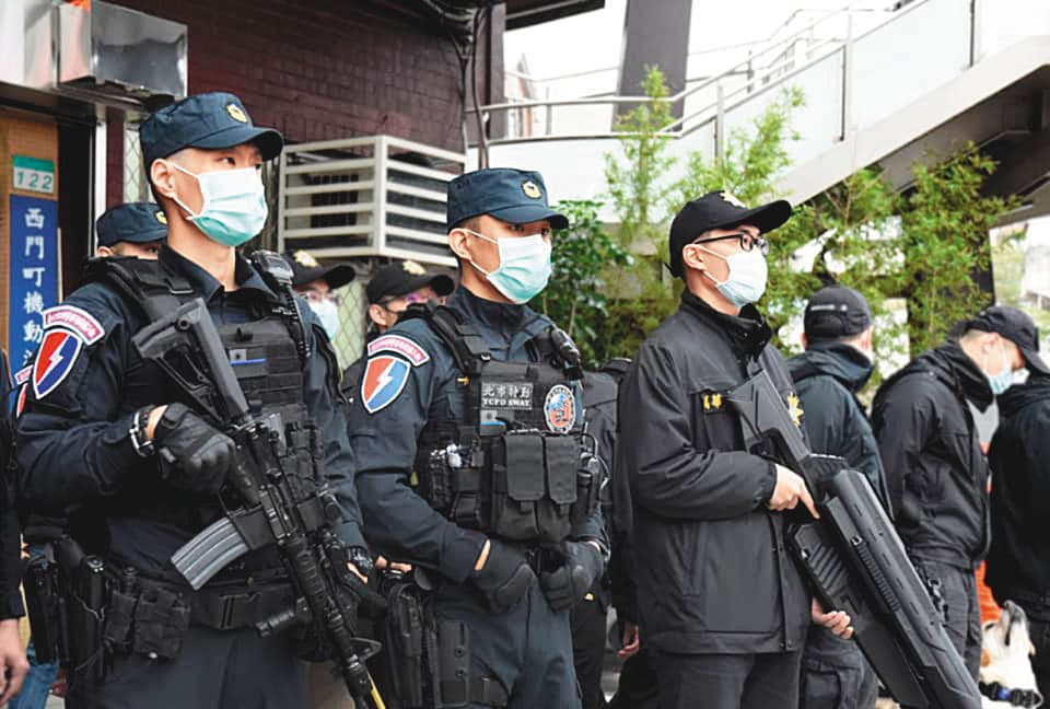 警政署解釋，因配合武漢肺炎防疫工作，才暫緩人事調整案。（翻攝臺北波麗士臉書）