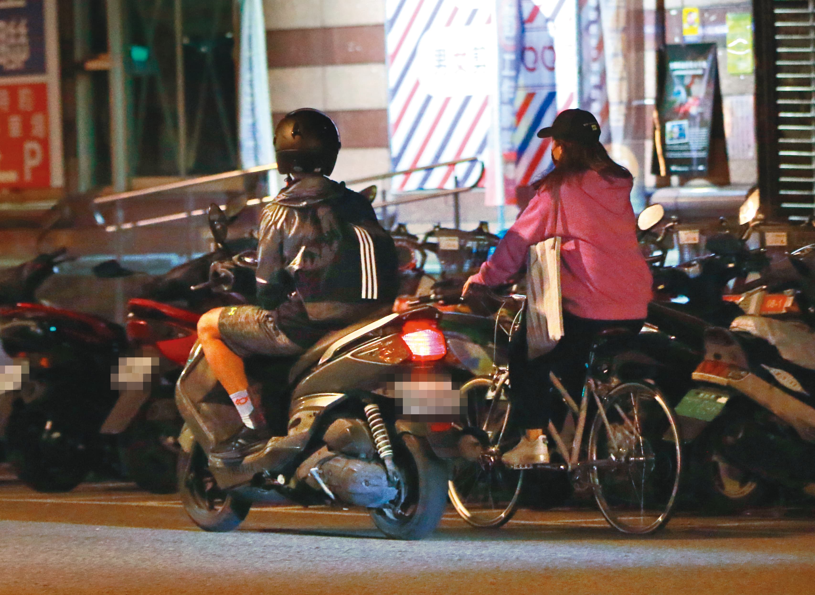 2月23日22：08這對男女龜速前進，培養感情的畫風算是純情清新。