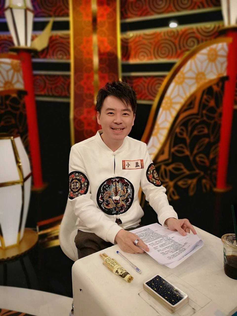劉真目前病況危急，知名塔羅牌老師小孟占卜算出，劉真目前狀況抽到「吊人牌正位」，顯示還在與病魔搏鬥。（小孟）
