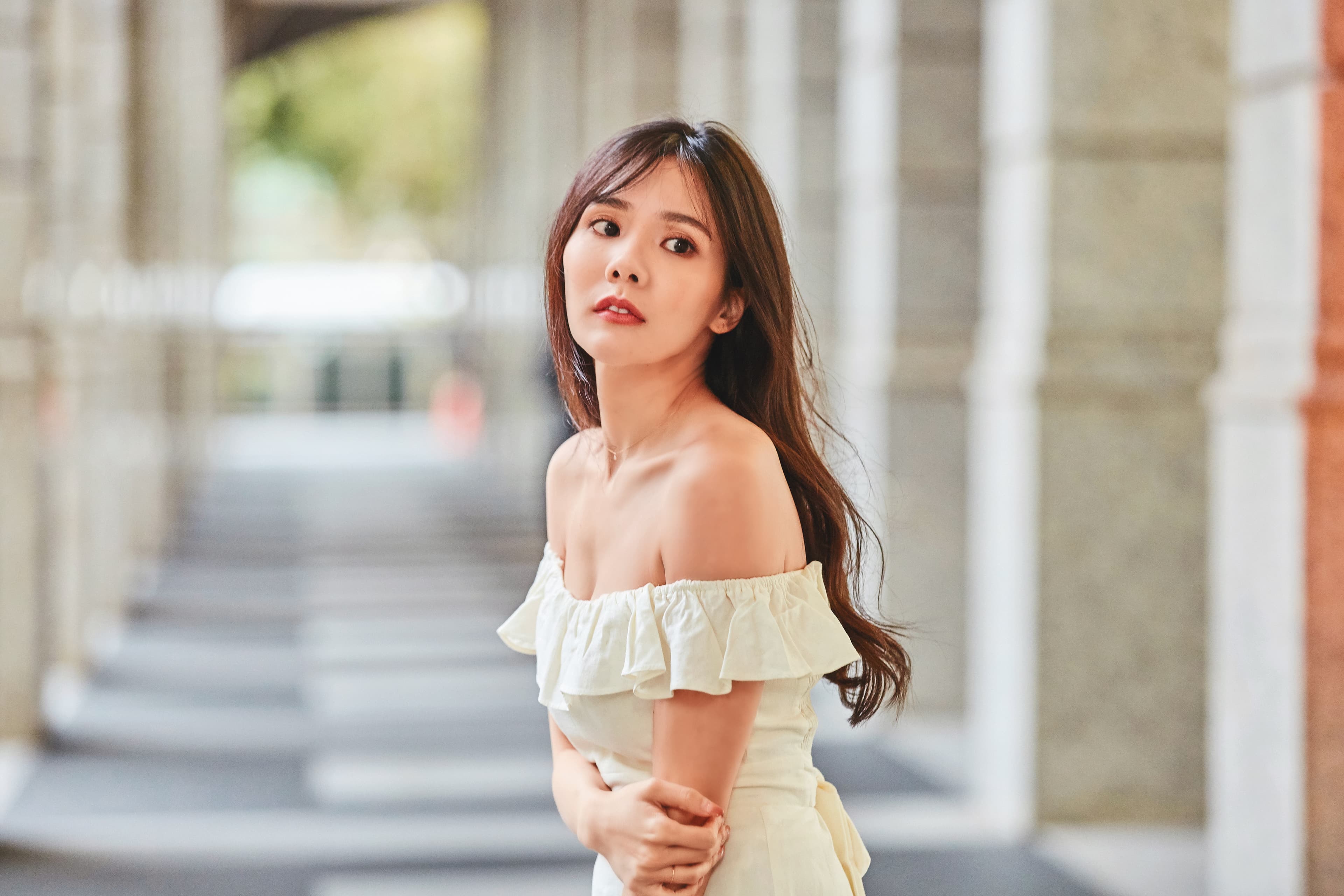 直播主安安曾經是幫歌手唱過demo，如今發行自己的單曲。