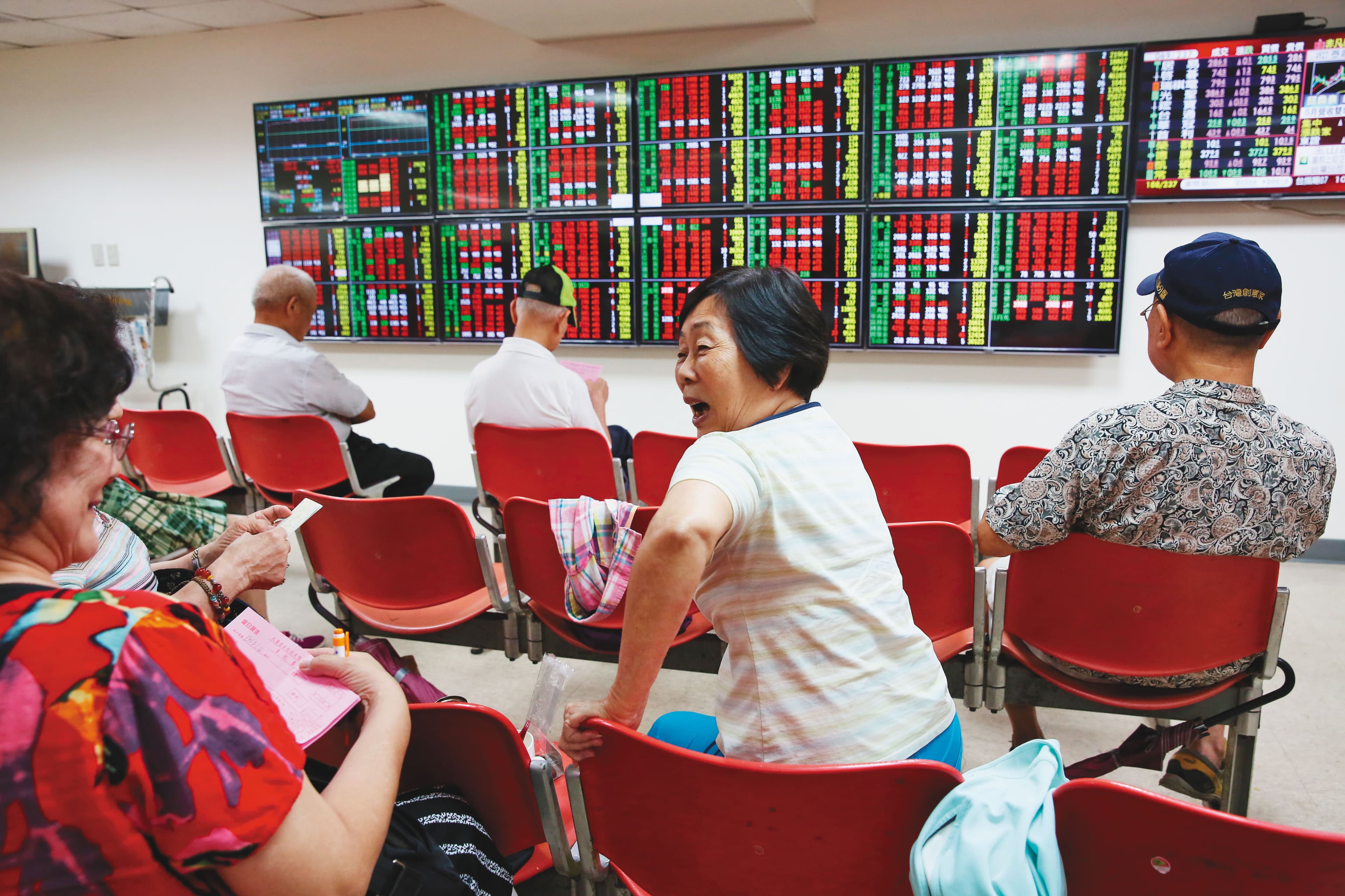 台股殖利率高達4%，全球少見，吸引外資抱股長期投資。