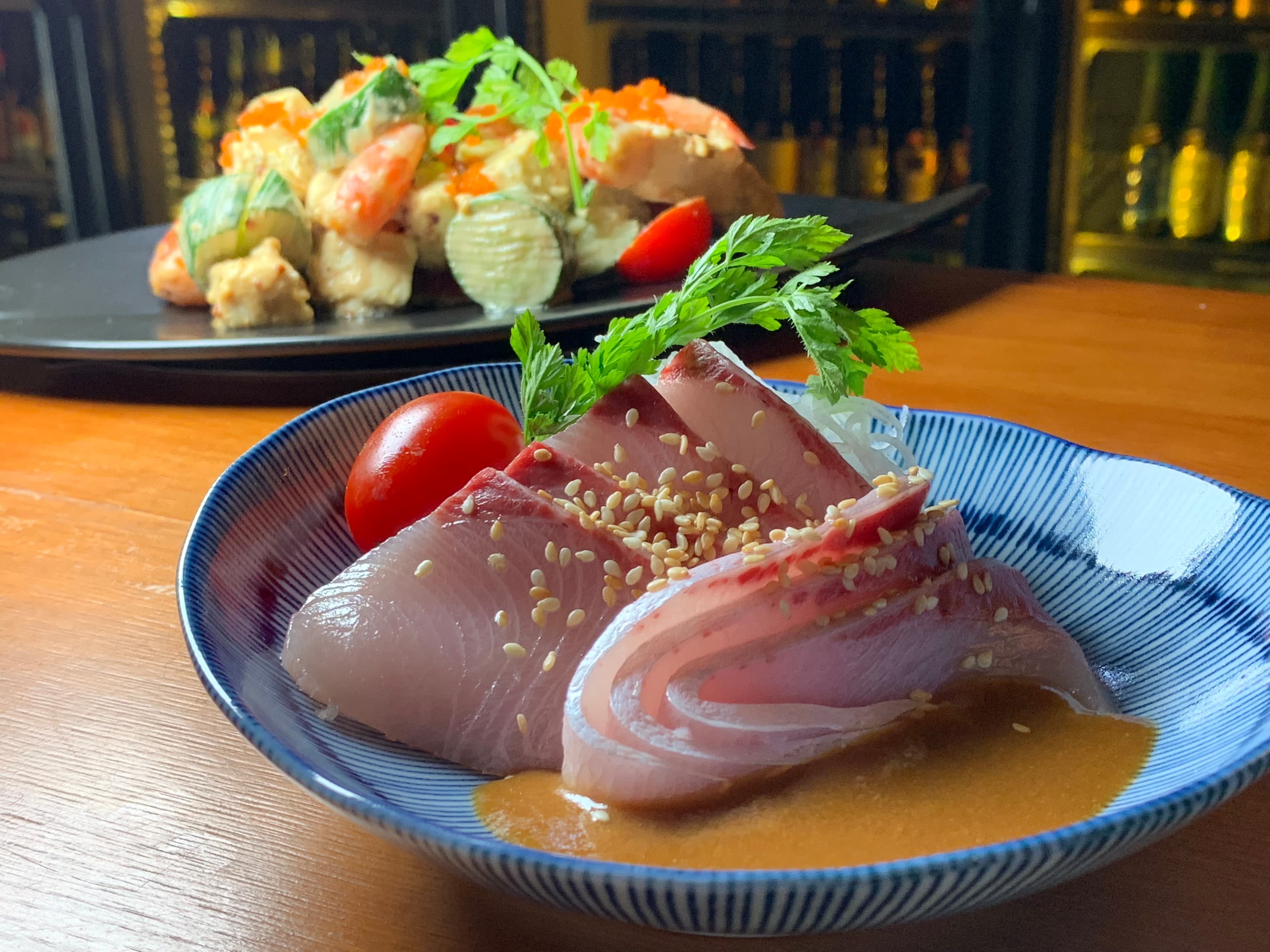 「胡麻醬青甘刺身」魚肉入口即化，油脂腴美，胡麻醬能解膩。（480元／份）