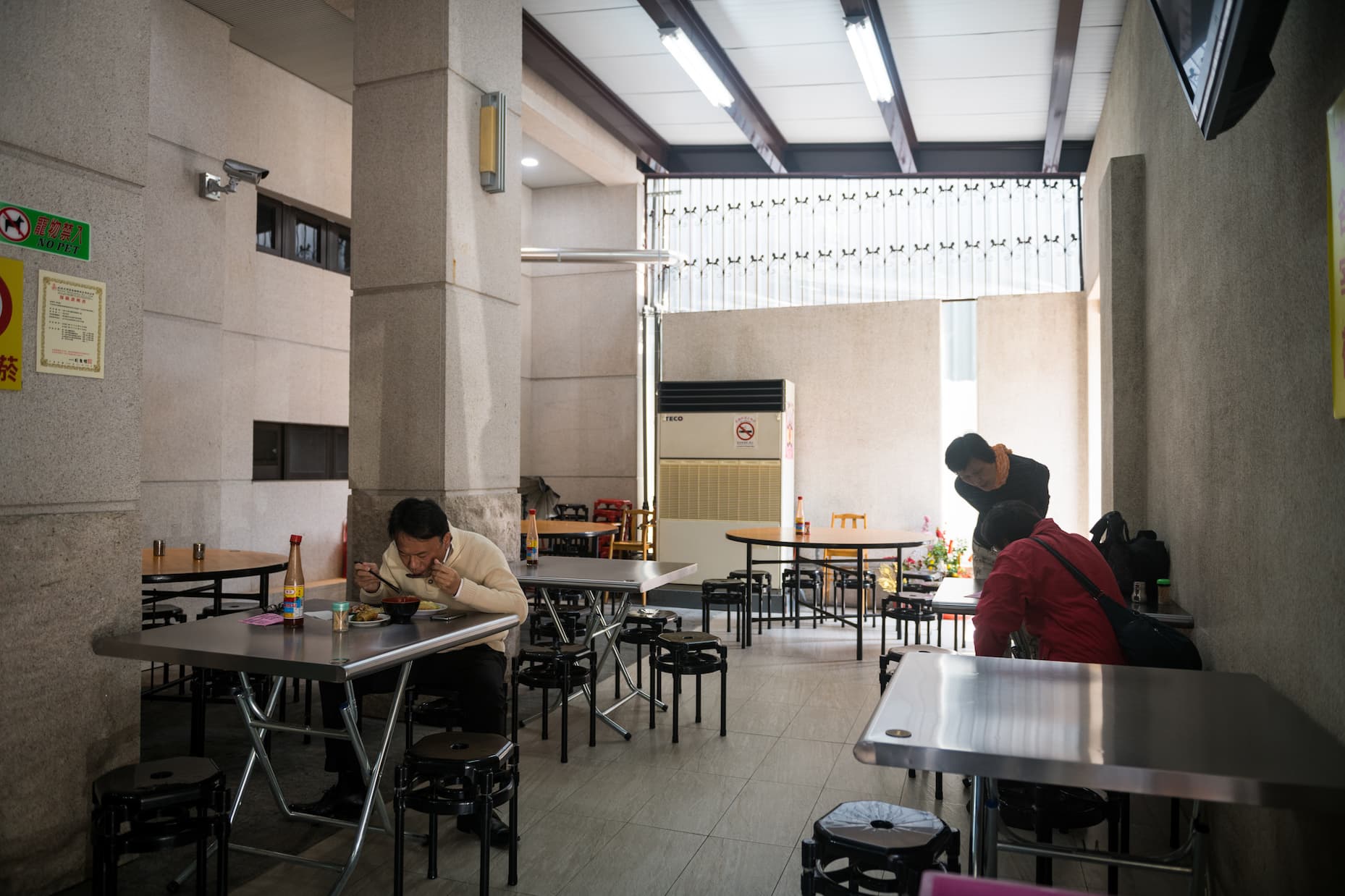 「双生的店」剛搬遷至現址。
