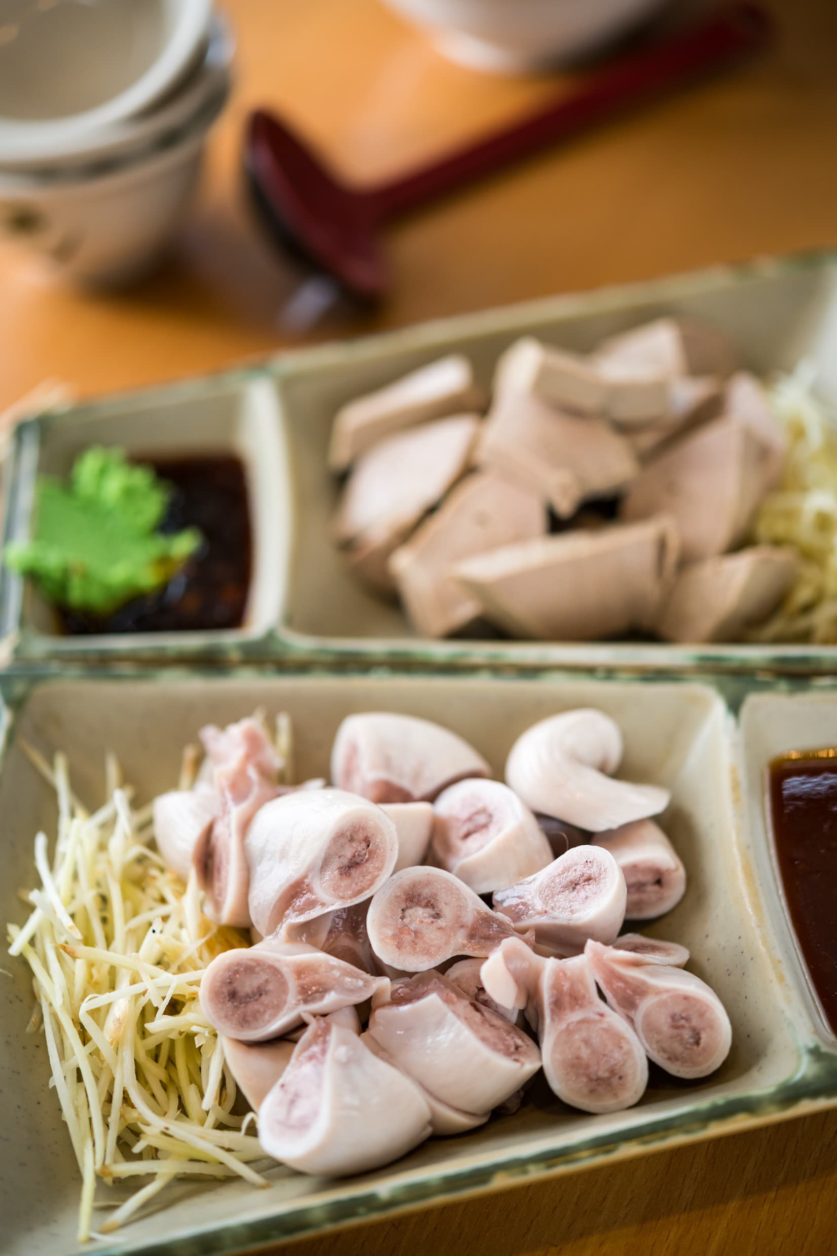 生腸、粉肝等黑白切皆精挑處理，乾淨無雜味。（共為150元）