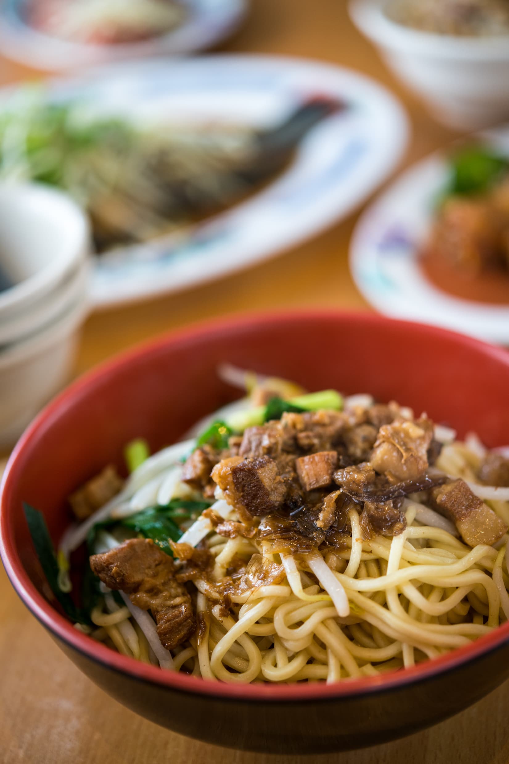 「乾切仔麵」肉臊以三層肉加自家油蔥炒製。（40元／碗）