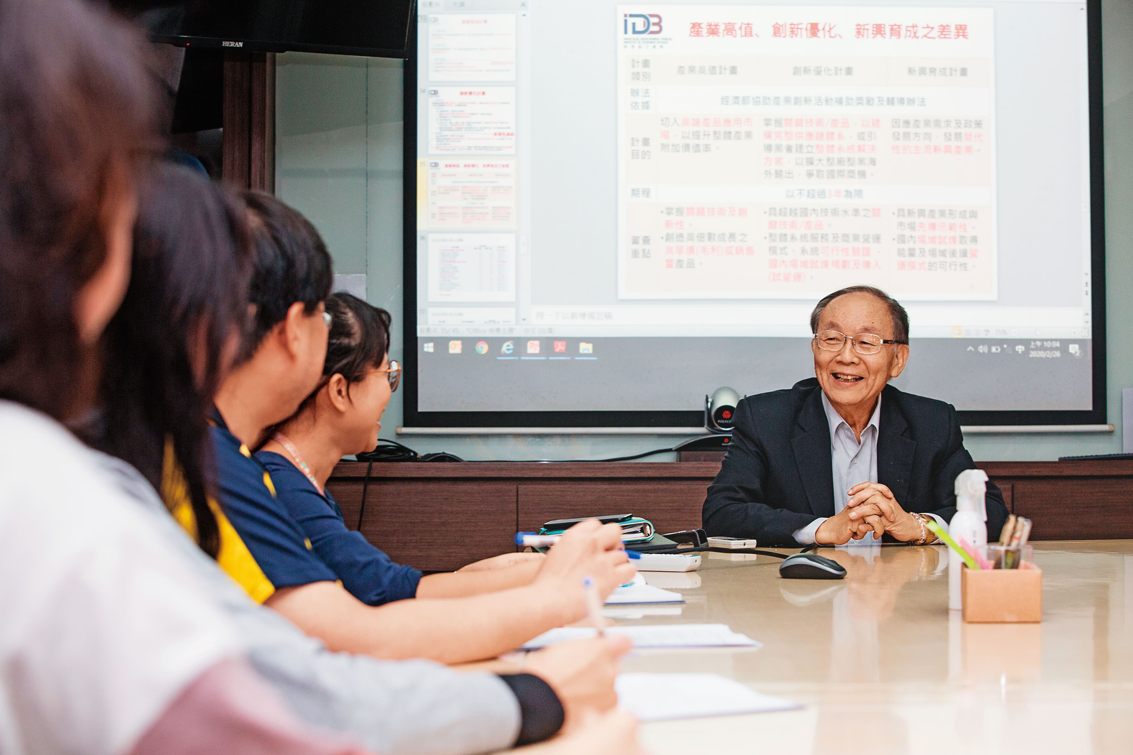 郭聰田鼓勵員工創新，他經常找同事跨部門腦力激盪，為公司創造更多可能性。
