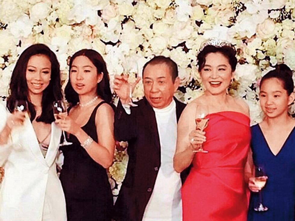 林青霞是一代女神，嫁的是離過婚，長得平凡的商人邢李火原。（翻攝微博）
