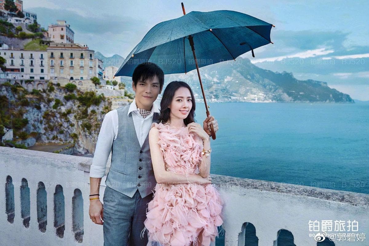 郭碧婷、向佐兩人因參加戀愛實境陸綜而舉行婚禮，但尚未辦理結婚登記。（翻攝自郭碧婷微博）
