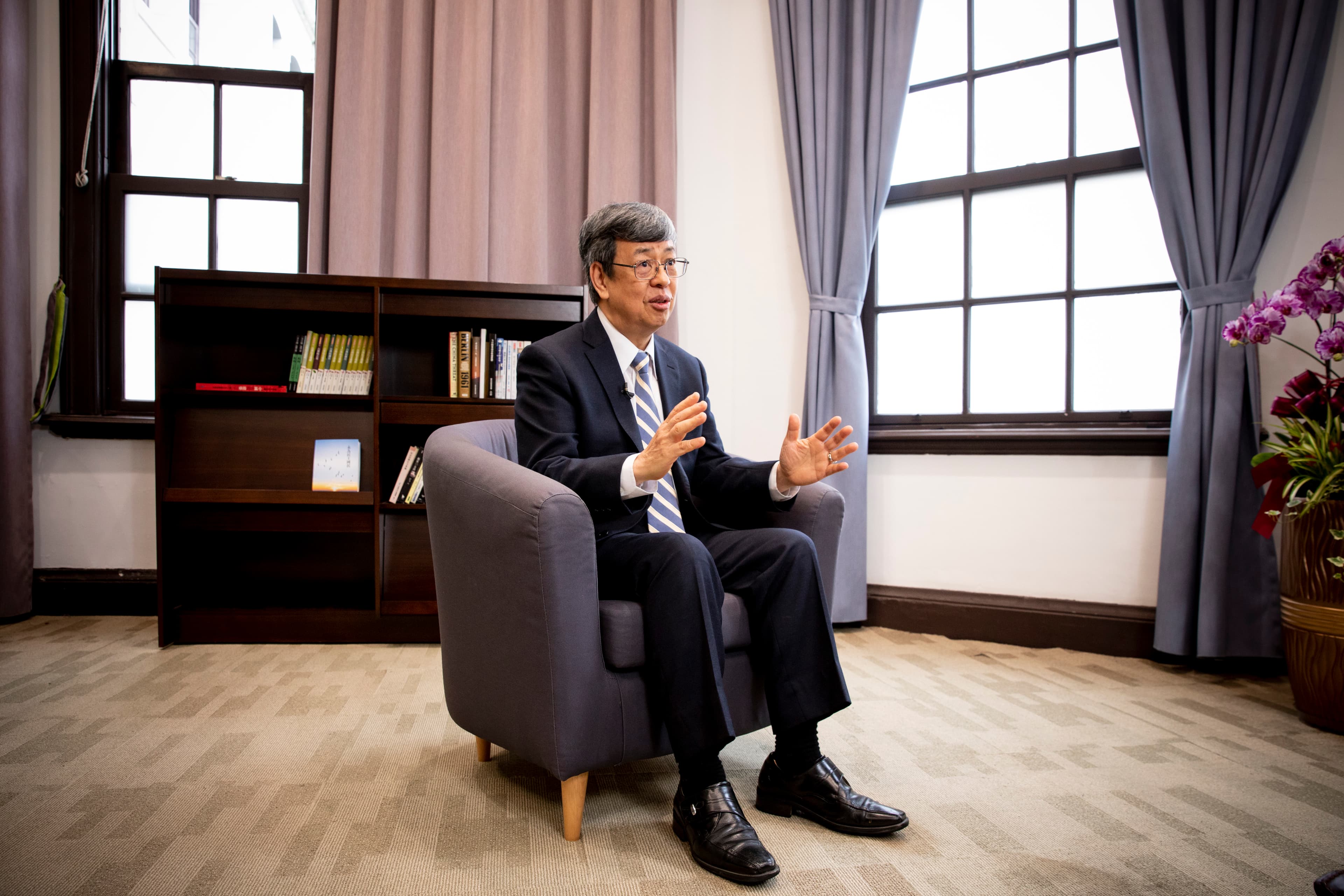 陳建仁透露，我方多次向WHO的IHR窗口主動示警疫情有人傳人可能，卻一路遭WHO漠視。