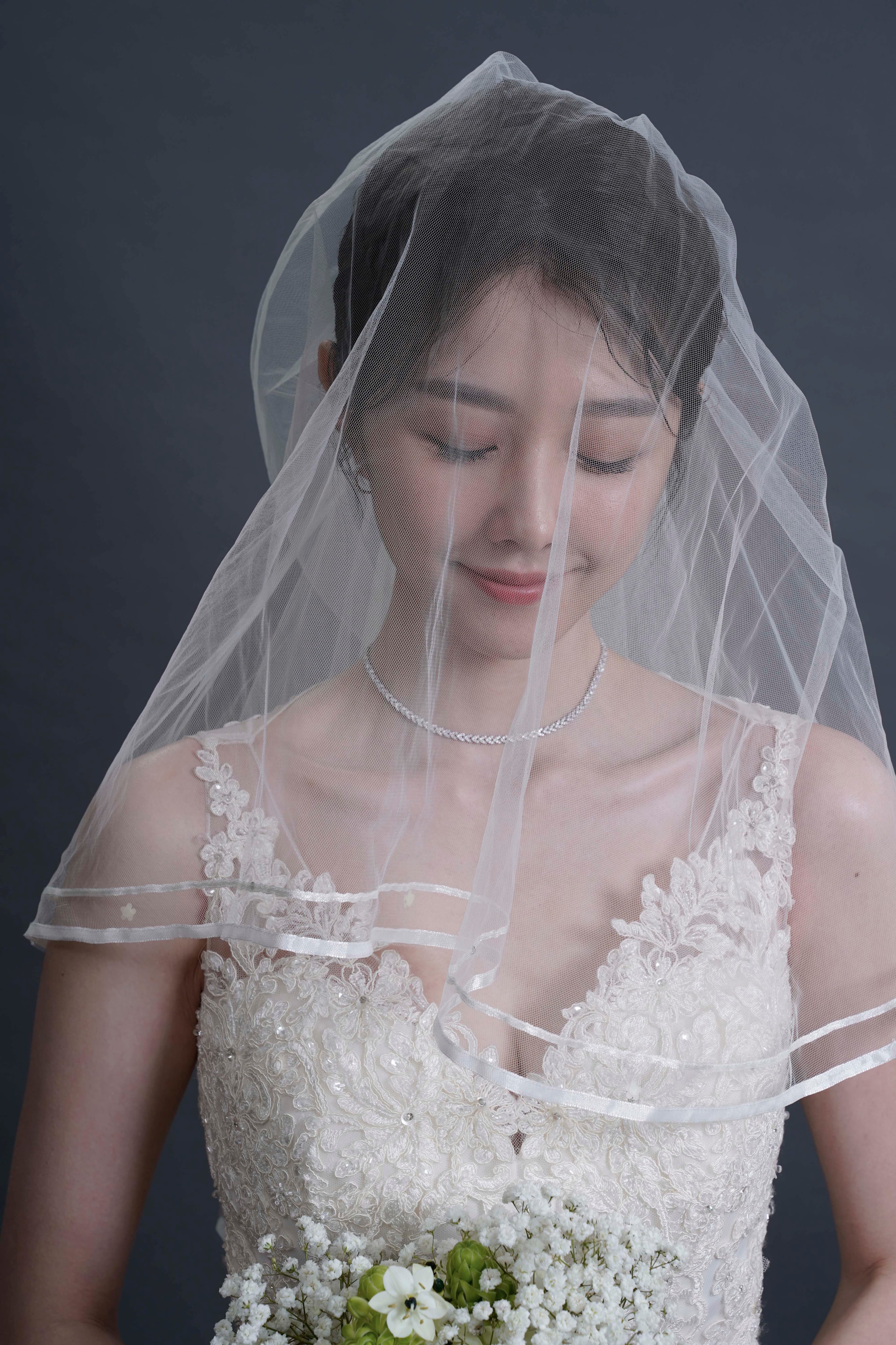 邵雨薇婚紗照相當甜美，她期待緣分快到來。（寬宏提供）