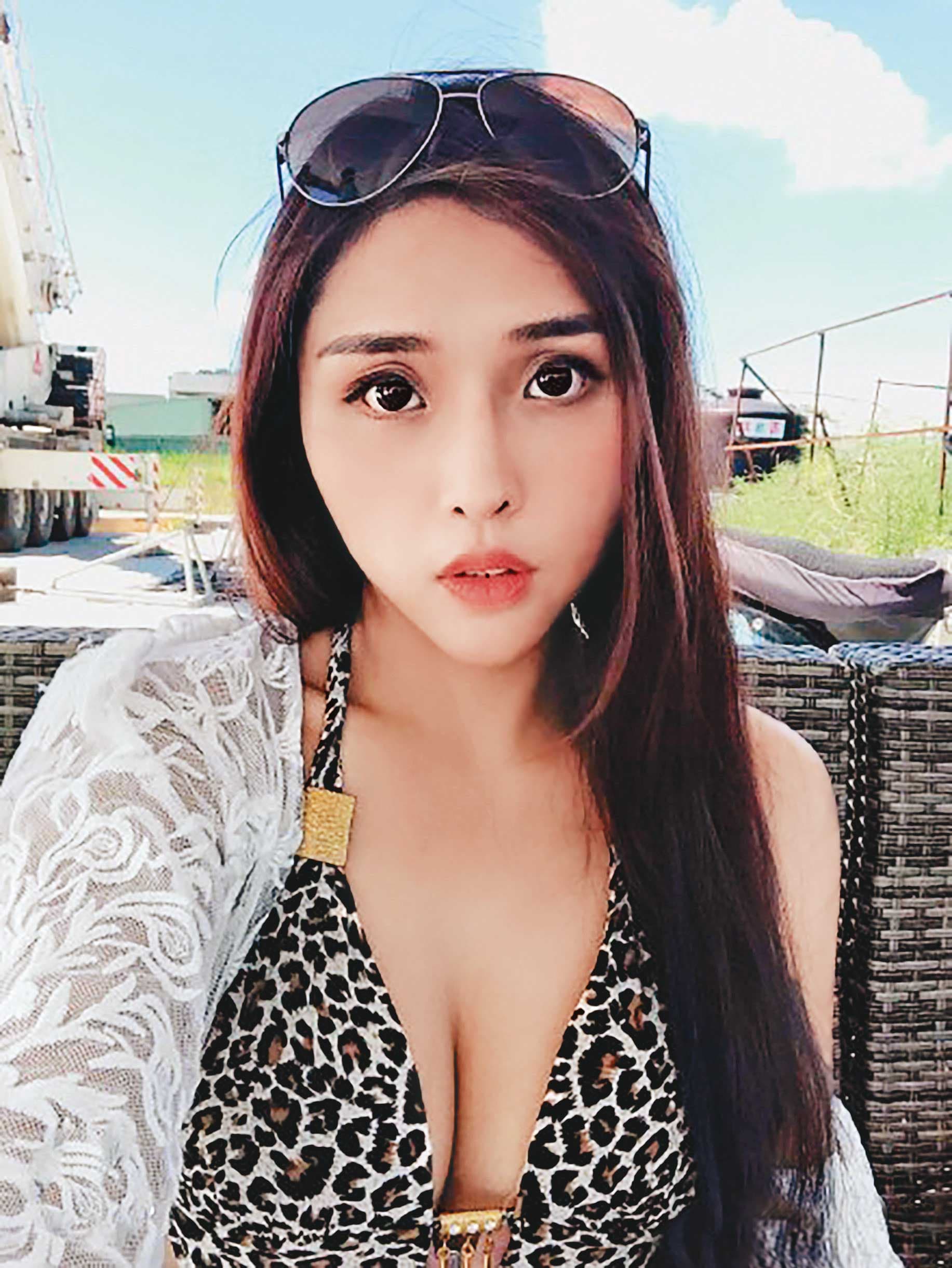 李伊妍身材火辣，擁有傲人美胸，臉書粉絲多達64萬人，卻因涉嫌向男友騙財被判刑。（翻攝自微博）