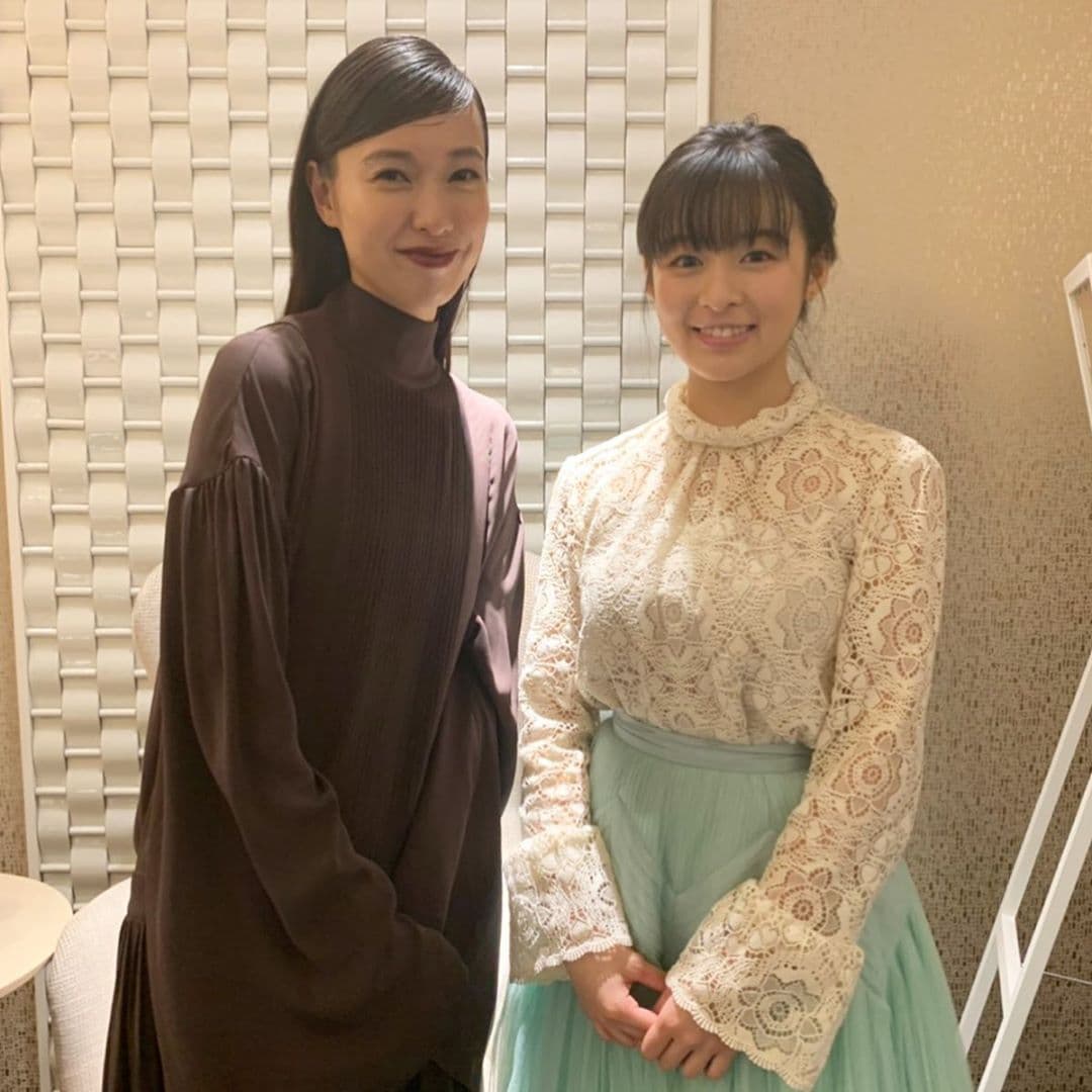 森七菜（右）與戶田惠理香（左）在《最初的晚餐》飾演同一個角色。（翻攝自morinana_official IG）