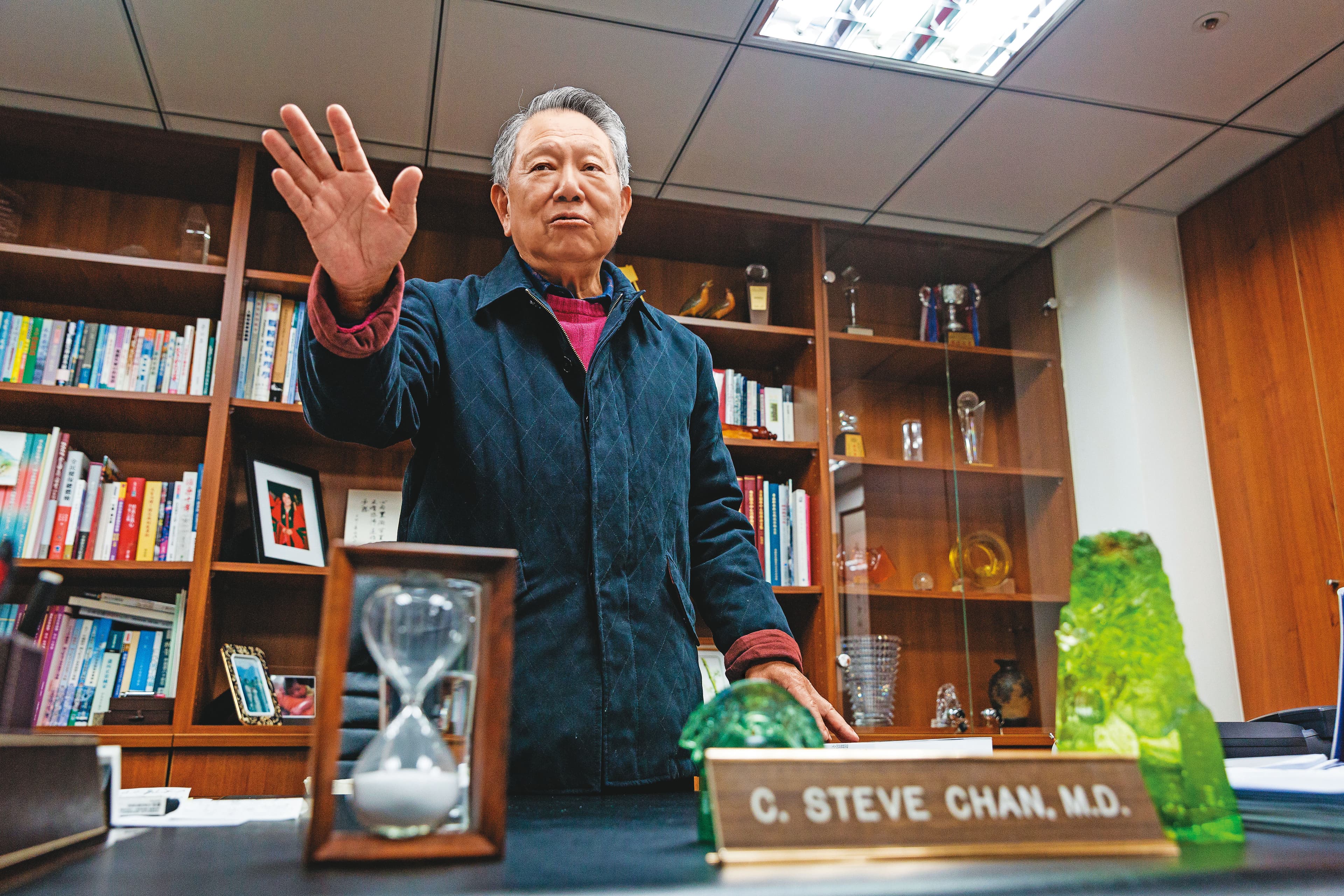 面對全球疫情惡化，詹啟賢警告台灣不能再只針對中港澳入境檢疫，而是各國來台者都要同標準比照。