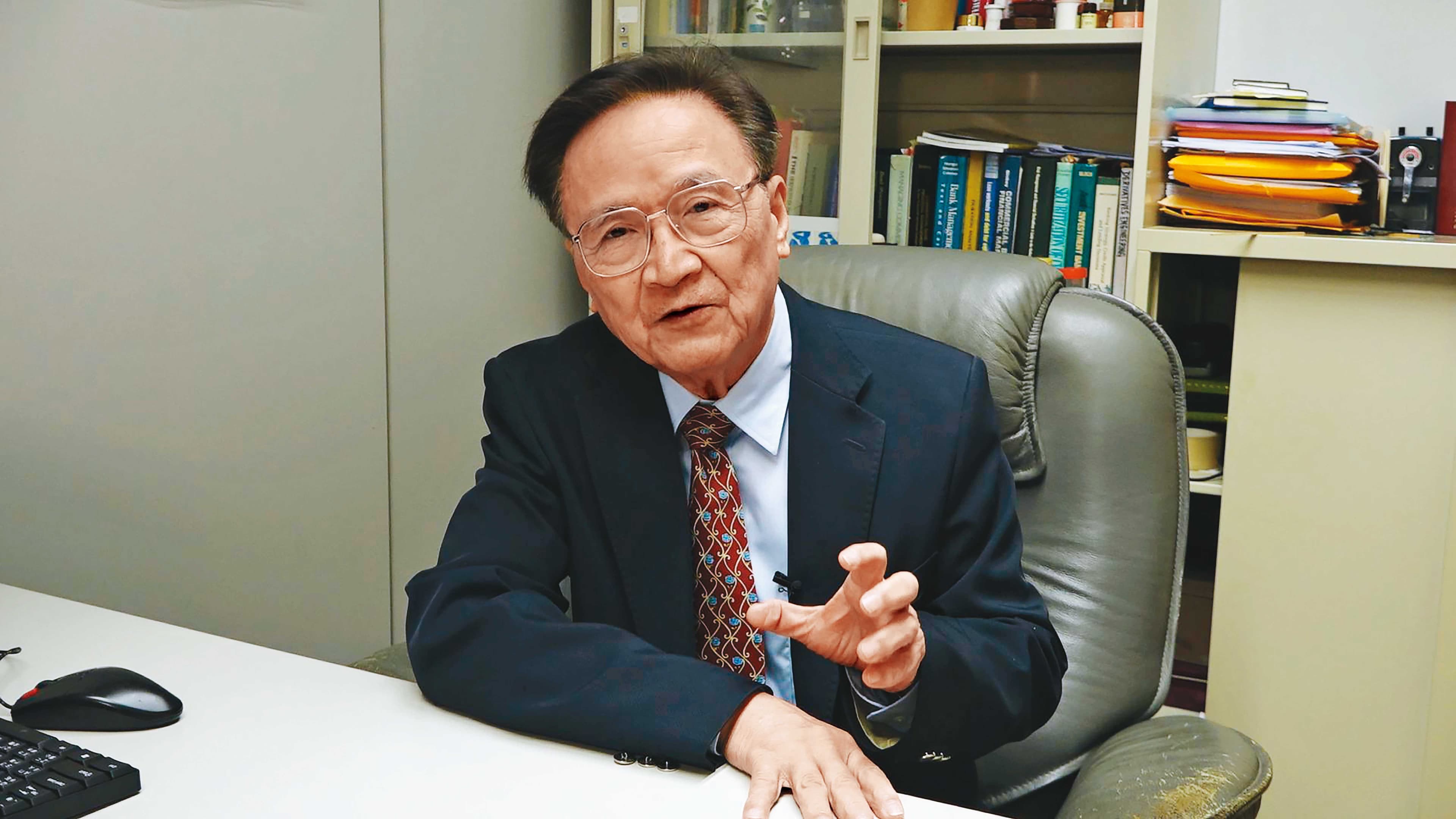 政大金融系教授殷乃平對本刊直言，「恐怕會是全球經濟衰退的開始。」