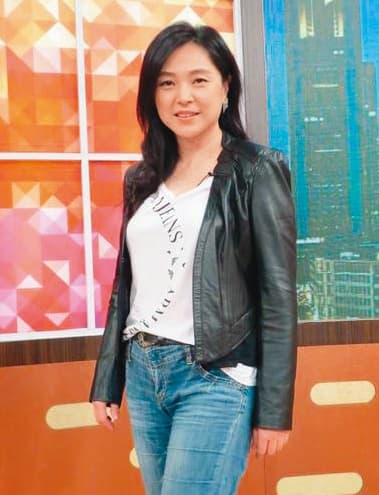 去年上同個節目，張鳳書顯瘦之外，還有媒體稱她「不僅美貌凍齡，身材也相當火辣，完全看不出生過小孩。」