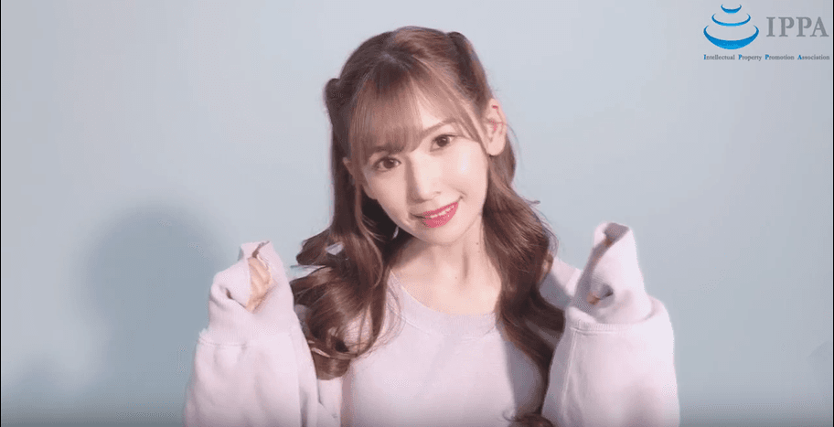 AV女優明里紬感謝警方幫忙。（翻攝畫面）