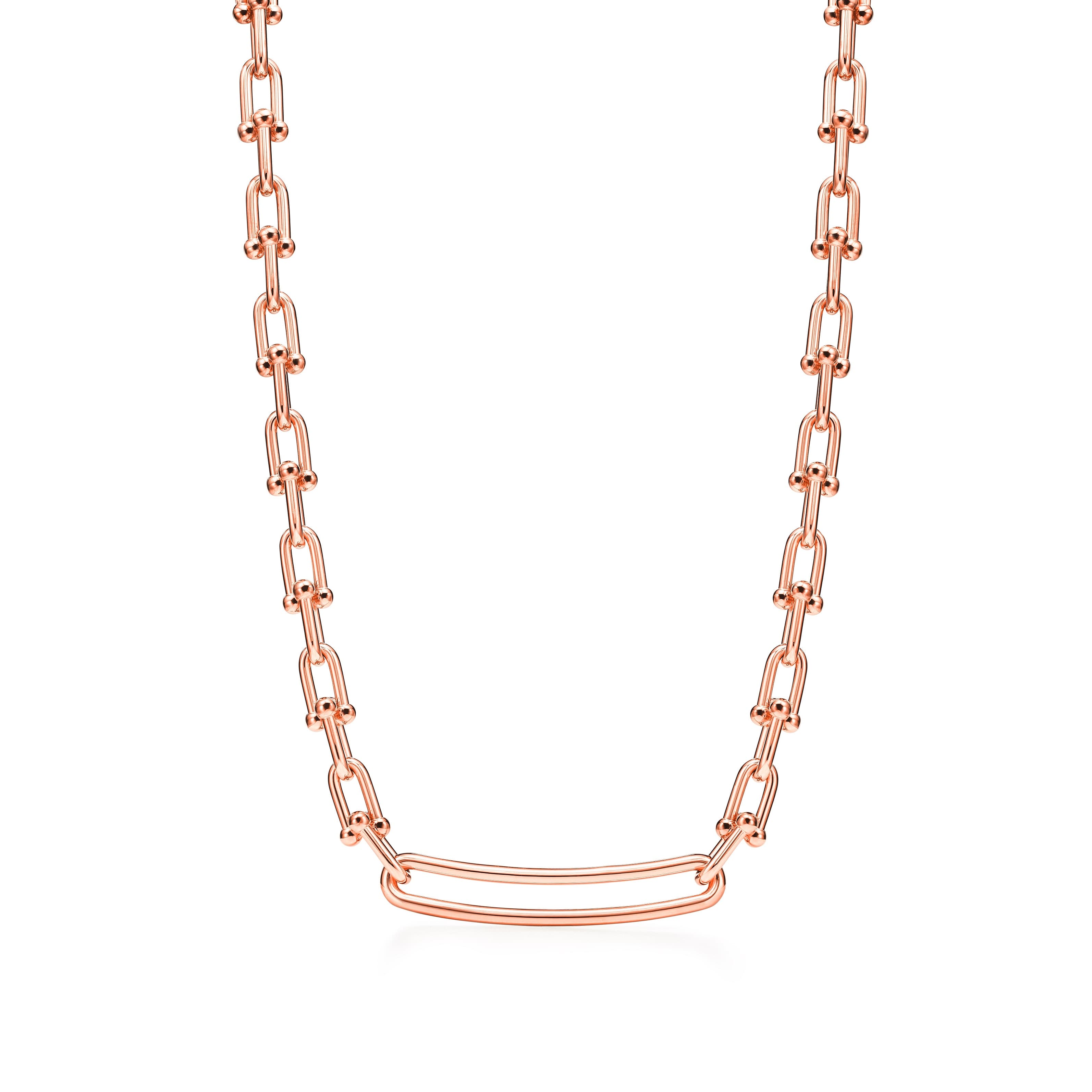 Tiffany HardWear Link 18K玫瑰金鏈結設計項鍊，NT$318,000。（Tiffany & Co.提供）