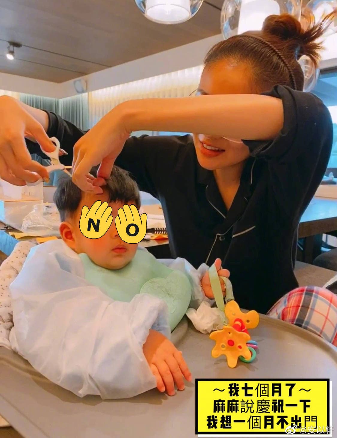 安以軒為了兒子也學會剪頭髮，動作十分純熟，66也十分乖巧配合媽媽。（翻攝安以軒微博）