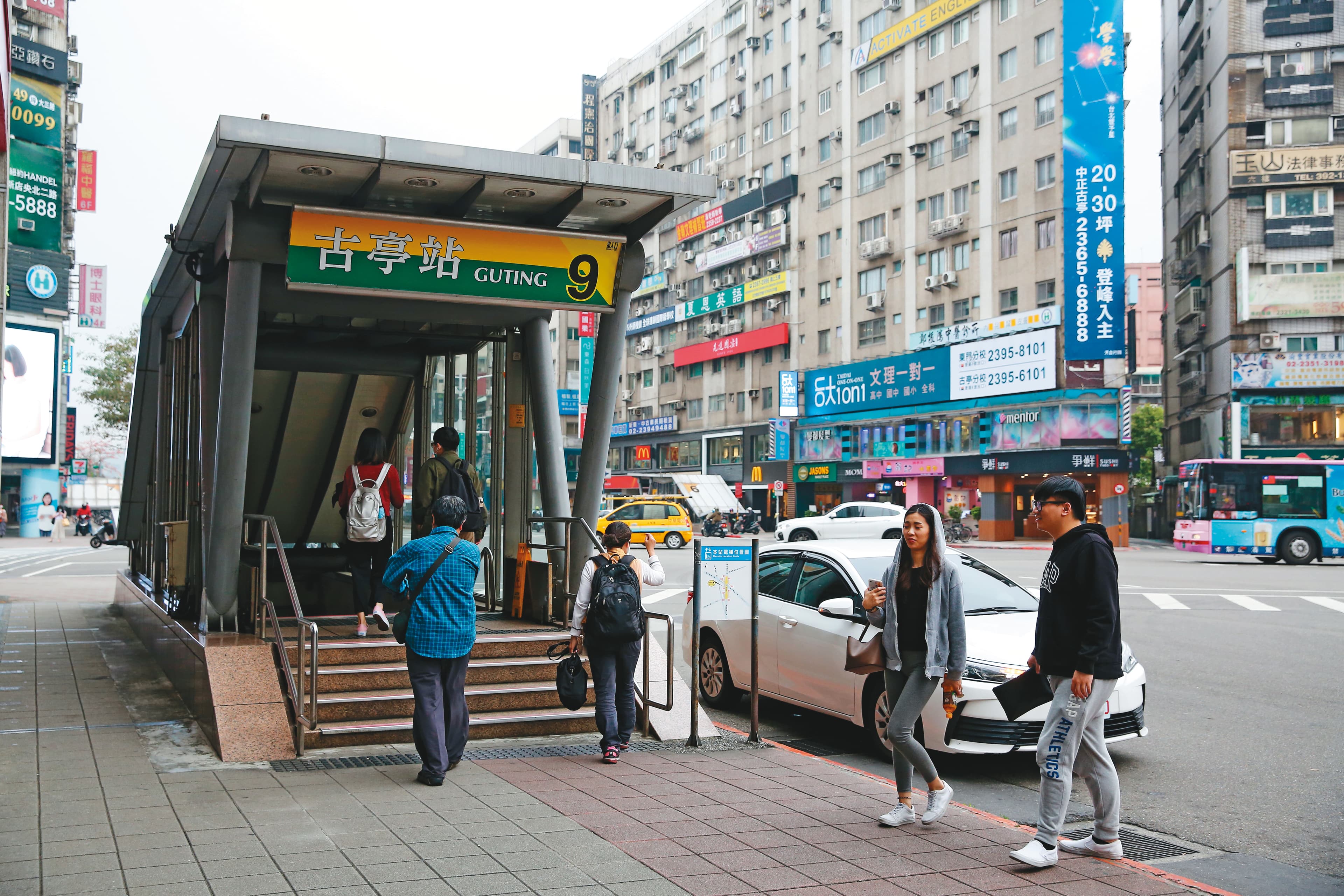 聶建中選擇離捷運古亭站步行僅需十分鐘、生活機能佳的物件下手。
