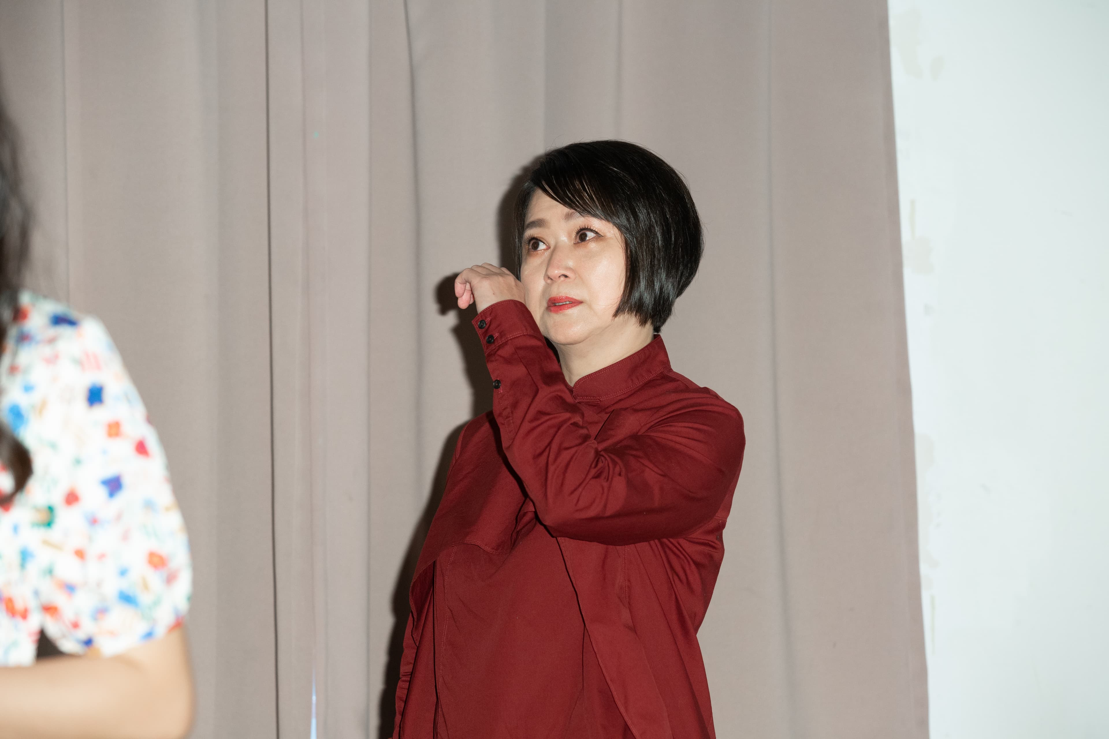 樊光耀（左）為邵雨薇（中）挑選《昨夜星辰-2020李國修紀念作品》這齣李國修老師少見以女性角度描述的劇本。