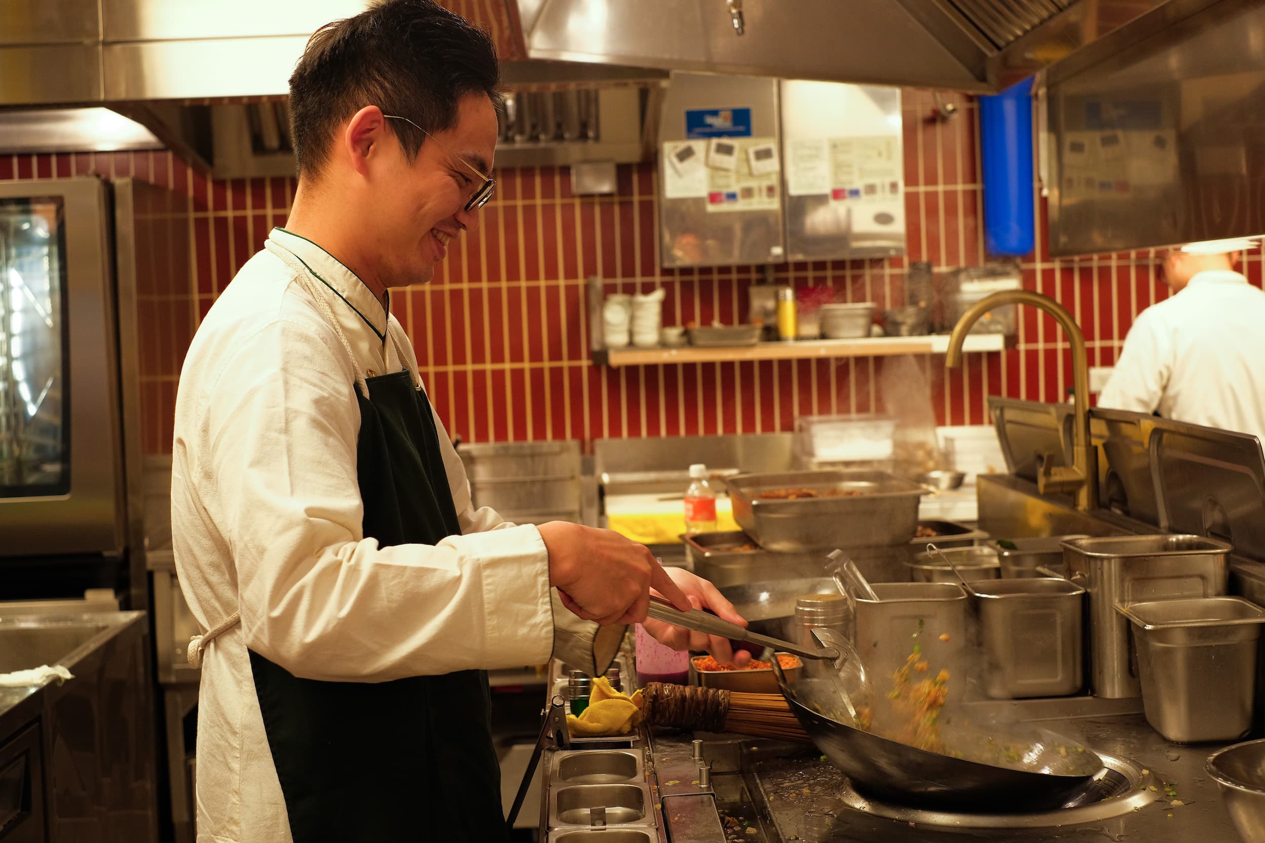 「心潮飯店」主廚溫宏元擅長將台菜元素拆解融入炒飯中。