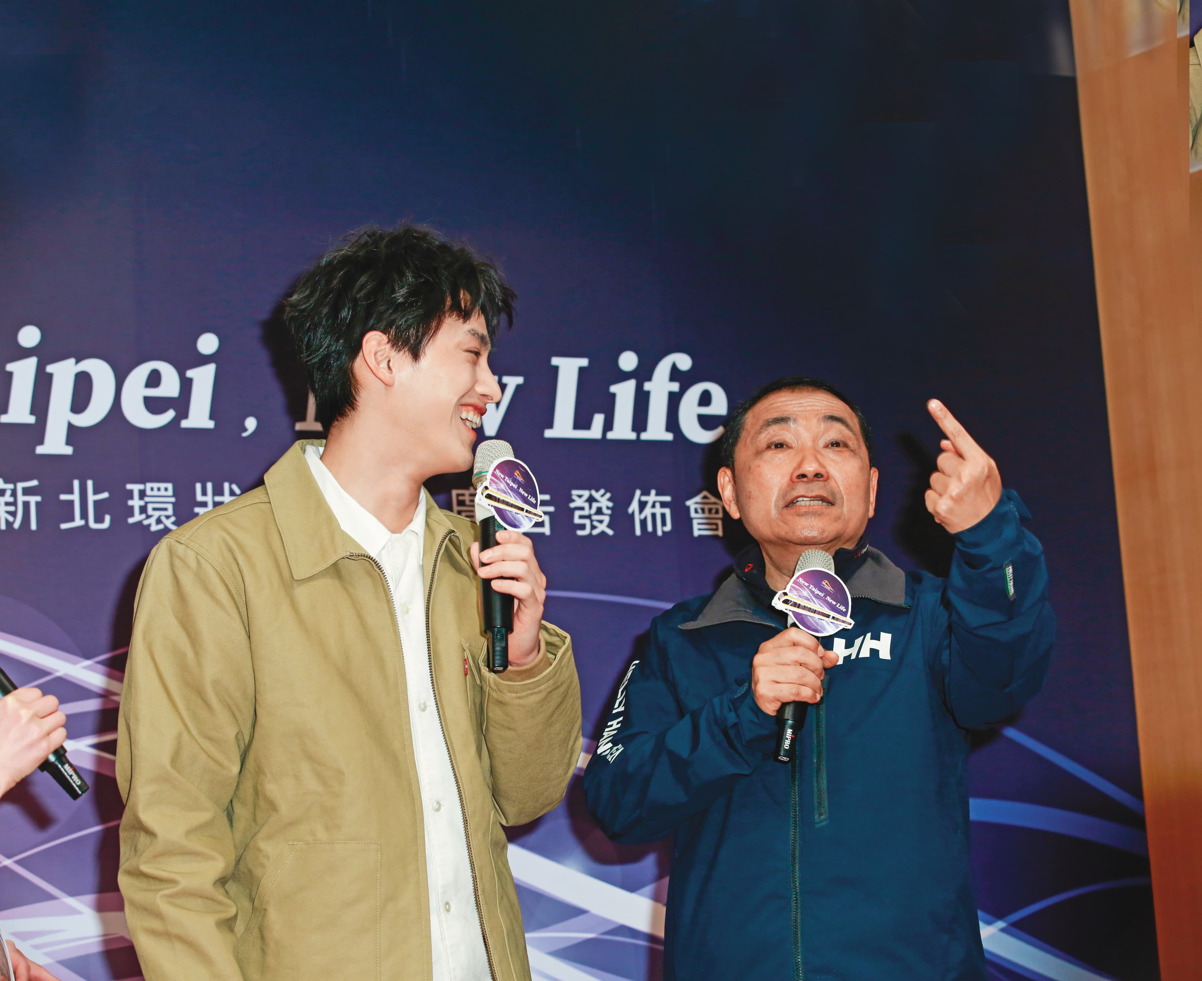 范少勳（左）擔任稱職配角，侯友宜（右）防疫不遺餘力，政策頗受外界討論。他之前跟柯文哲碰面，討論雙北該如何工作，卻被形容他大大搶了柯文哲的話語權。