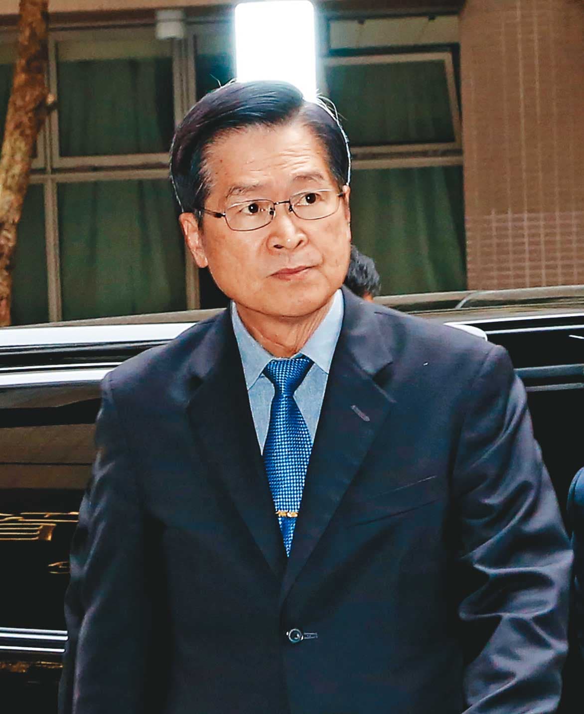 國防部長嚴德發去年曾表示要嚴查空軍弊端，但至今沒下文。