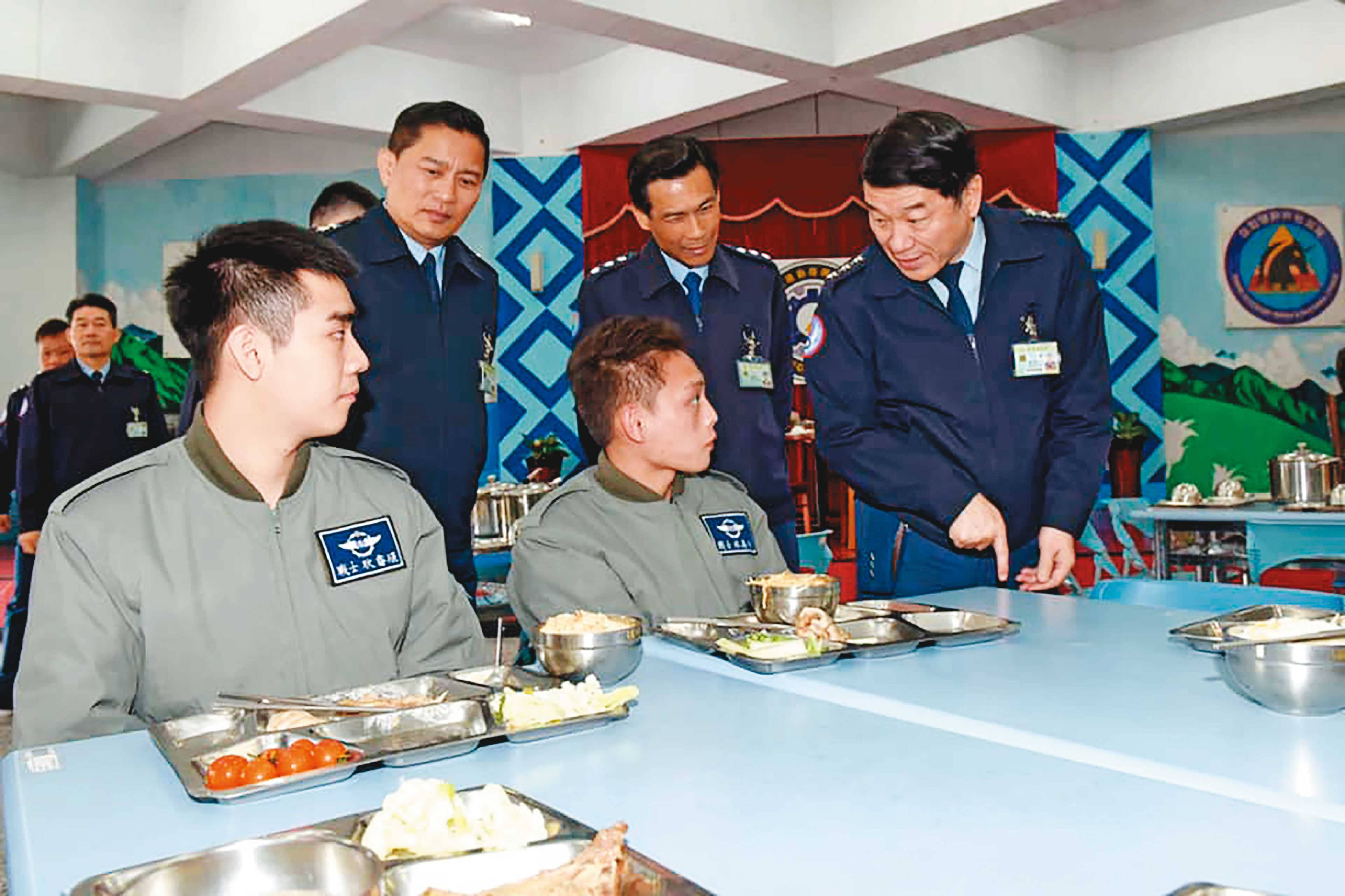 空軍司令部爆發虛報誤餐費弊案，上百名軍士官遭移送法辦。（圖非當事人，翻攝空軍司令部臉書）