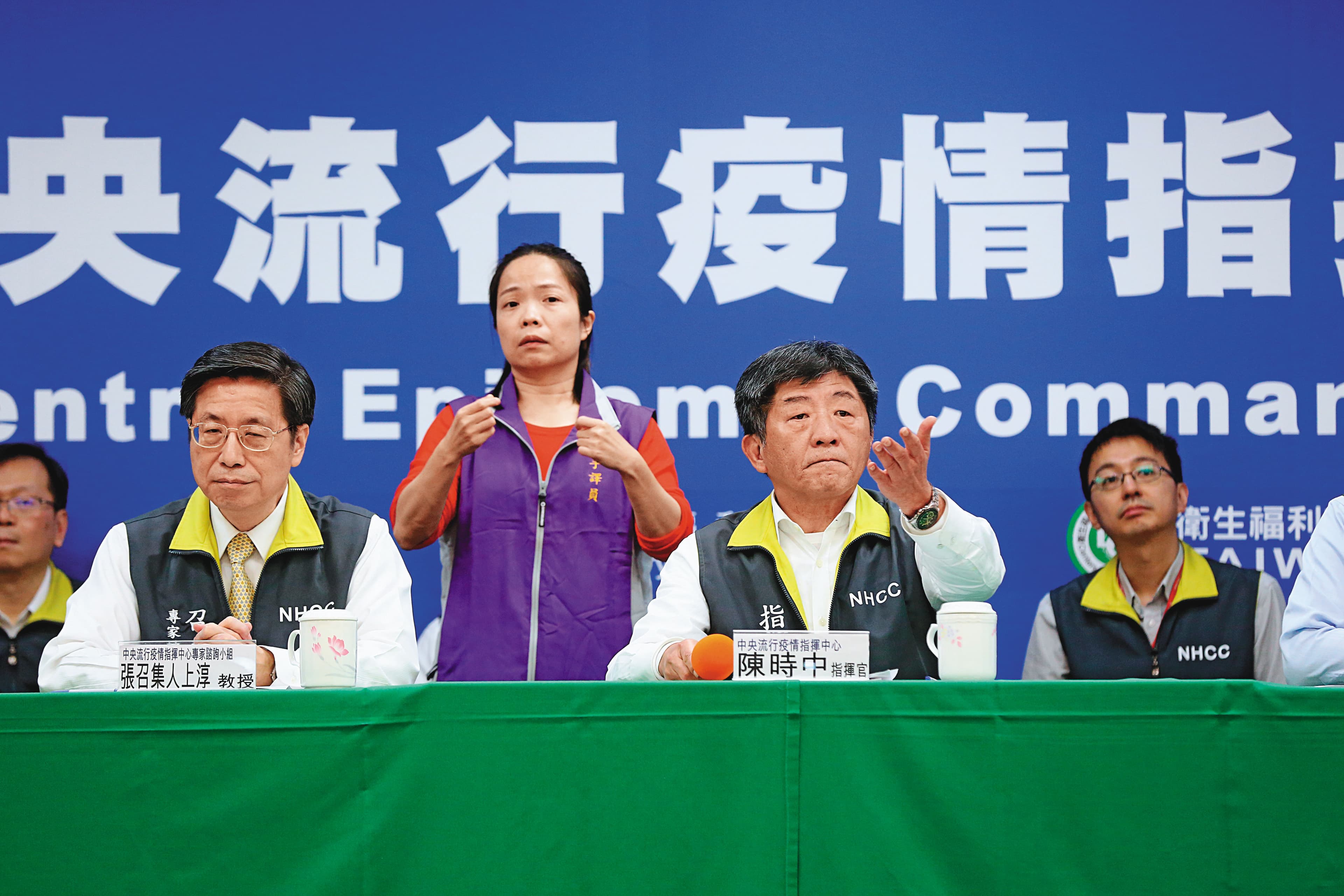最近國內確診新冠肺炎病例暴增，也衝擊投資人信心。