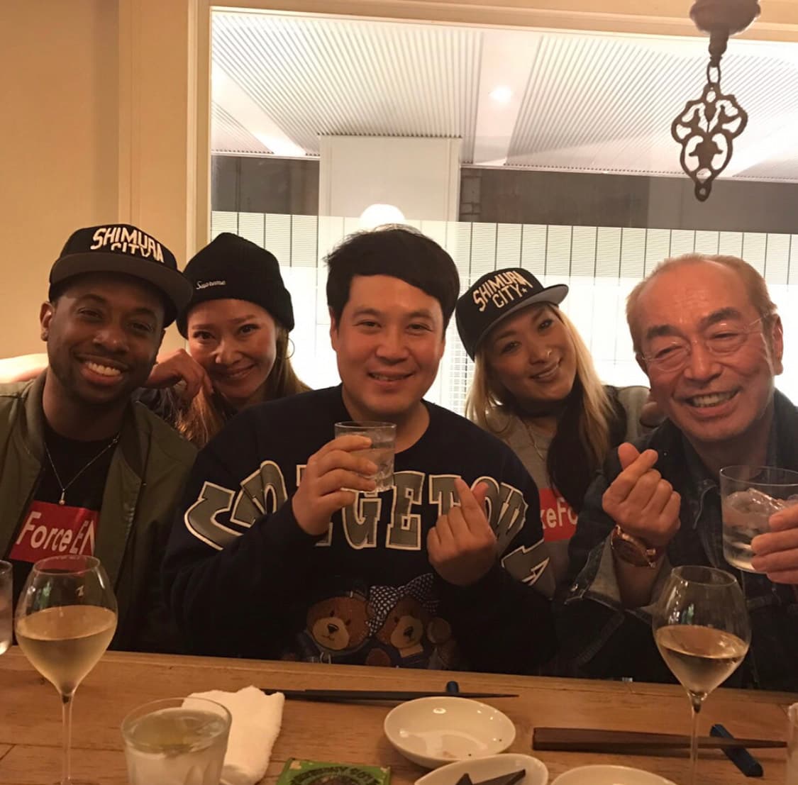 志村健喜好喝酒，喜歡演藝圈晚輩到處喝。（翻攝自志村健IG）