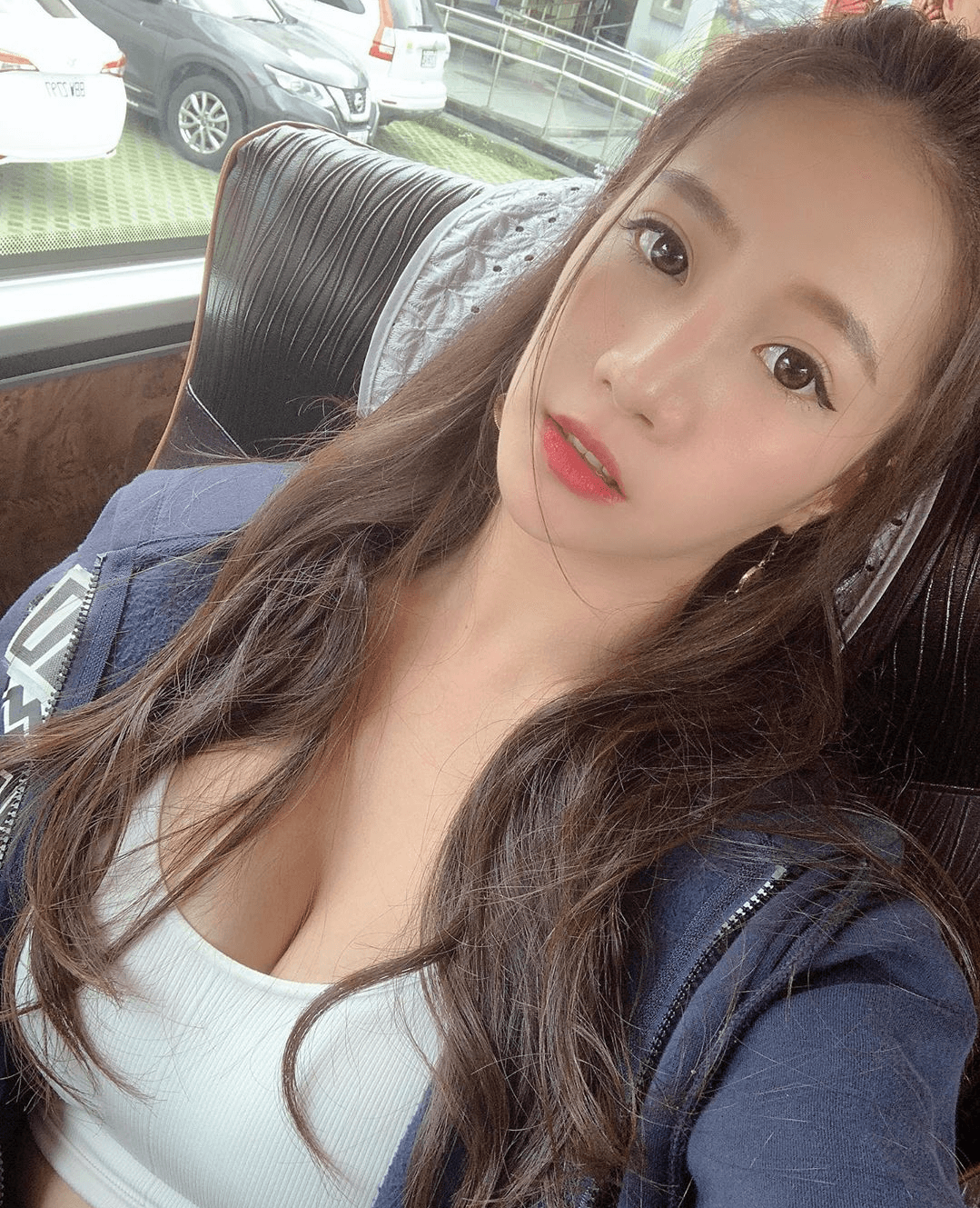 林采緹離婚後重心放在事業，25日在IG分享一系列上中視《飢餓遊戲》的辣照。（翻攝自林采緹IG）
