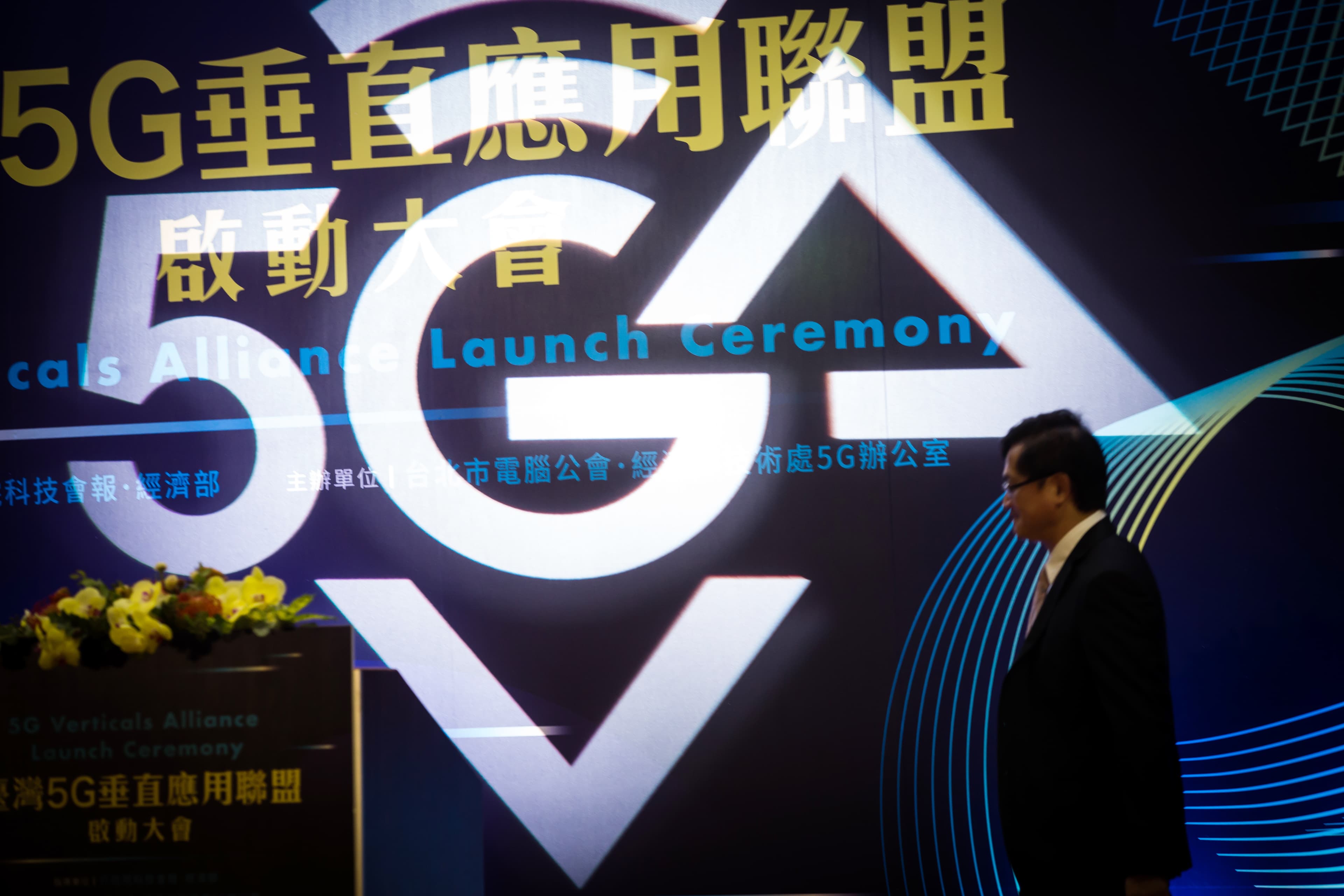疫情持續延燒，選股以長線績優股為主，或佈局5G中長線題材。