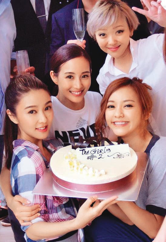  張鈞甯（左二）和陳意涵（前排右一）演出《閨蜜2》時，曾傳出兩人交情轉淡。