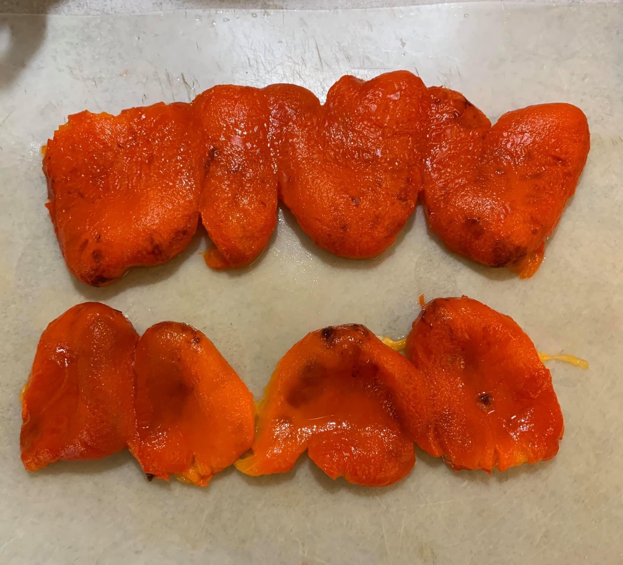 紅椒去皮後切成這樣。