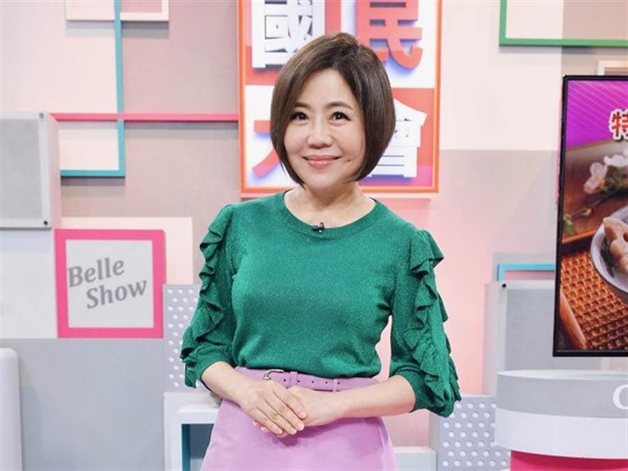 《國民大會》因時段改成每天錄製或是直播性節目播出，造成于美人無法配合因而不續約。（TVBS）